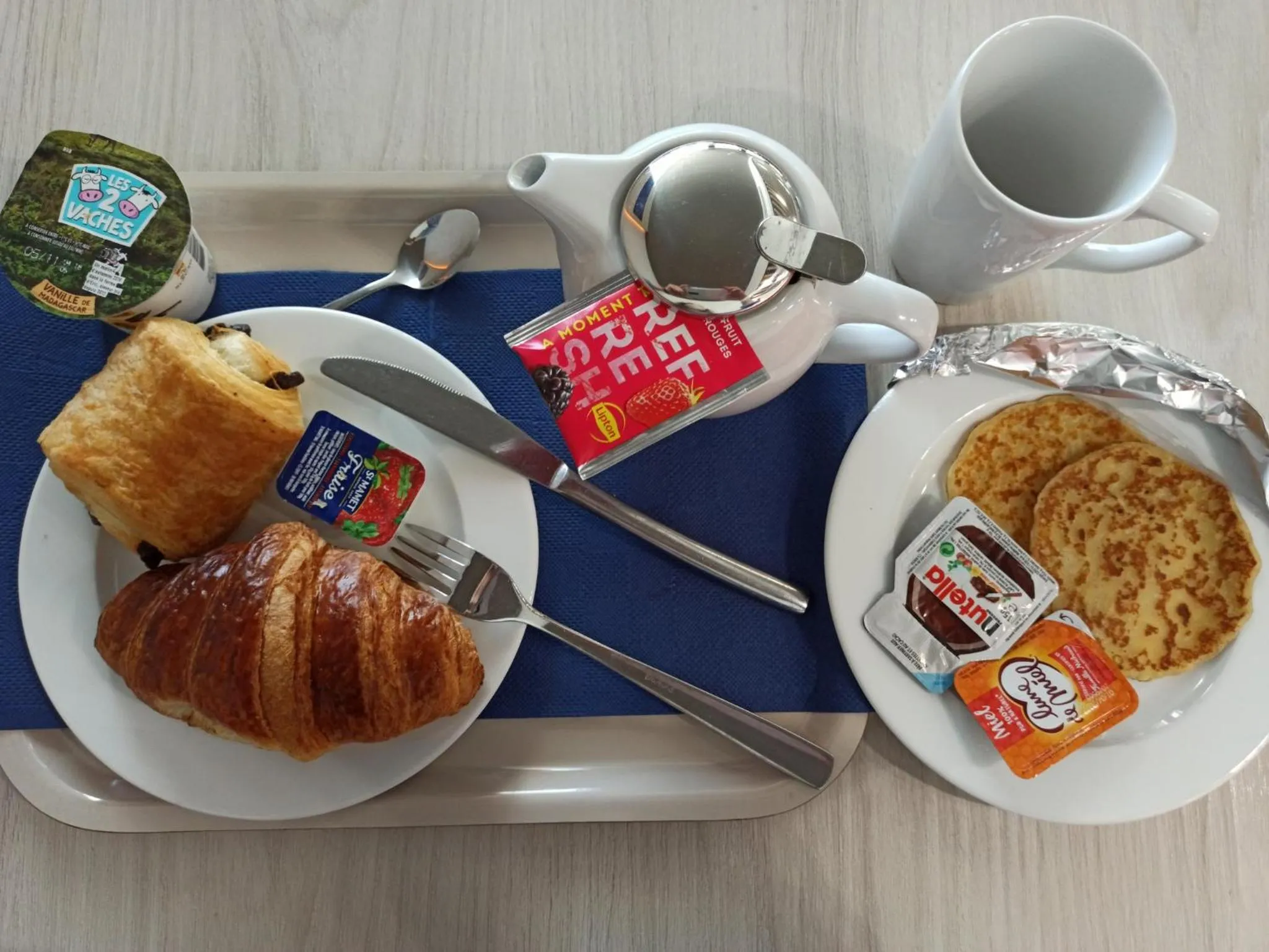 Breakfast in Holiday Inn Express Paris - Velizy by IHG