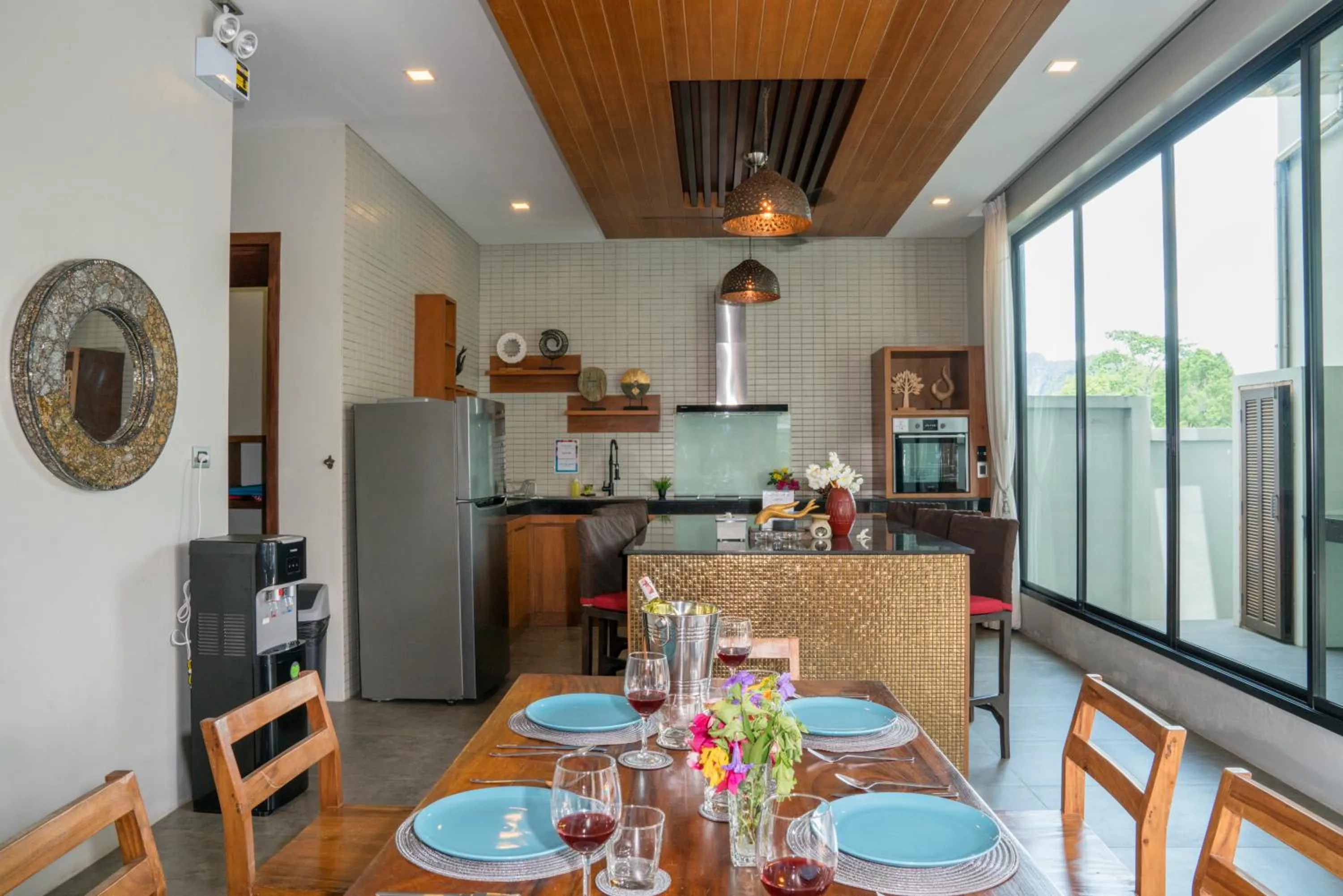 Kitchen or kitchenette in Narintara Private Pool Villas - Free Tuk-Tuk Service to the Beach!