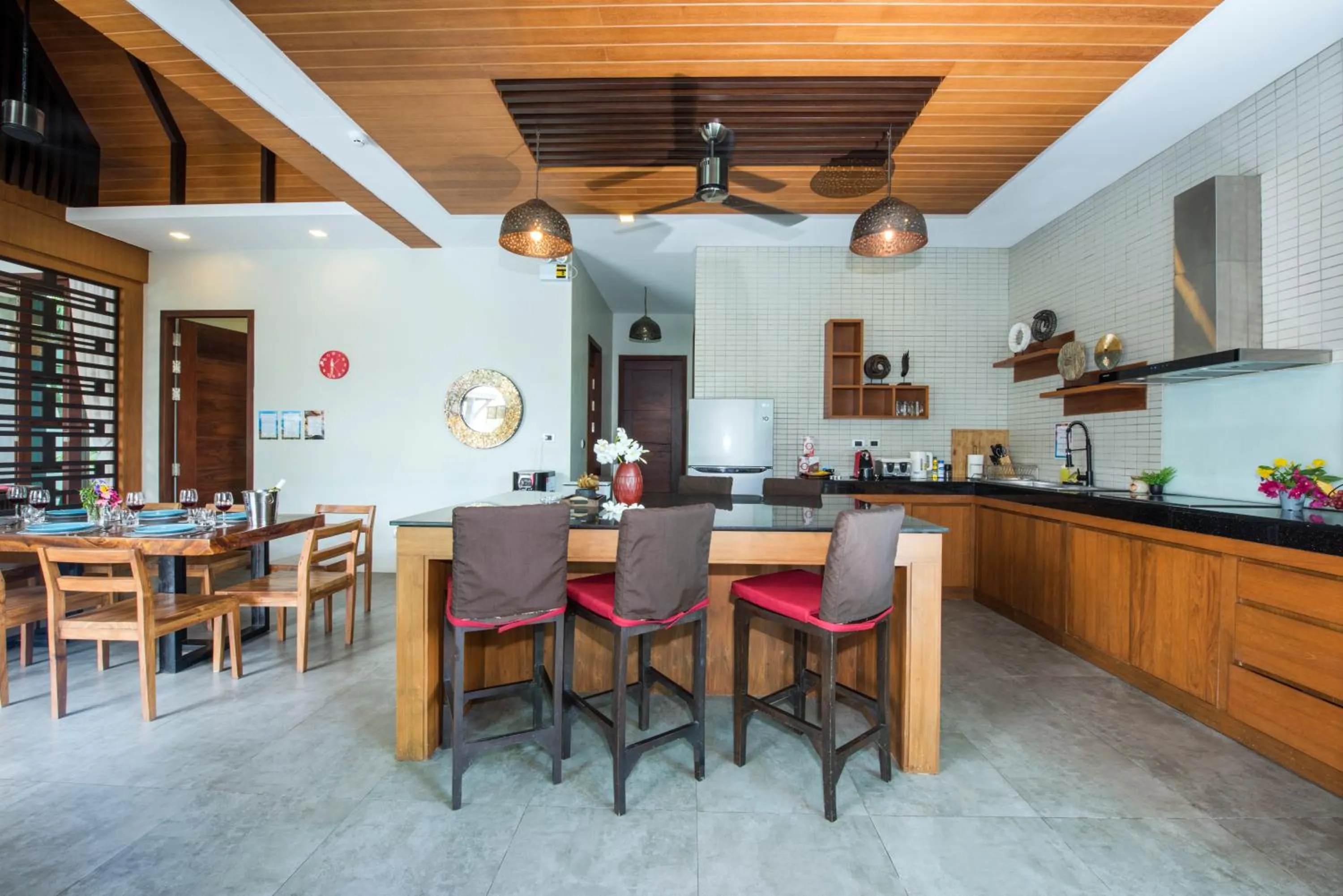 Kitchen or kitchenette in Narintara Private Pool Villas - Free Tuk-Tuk Service to the Beach!