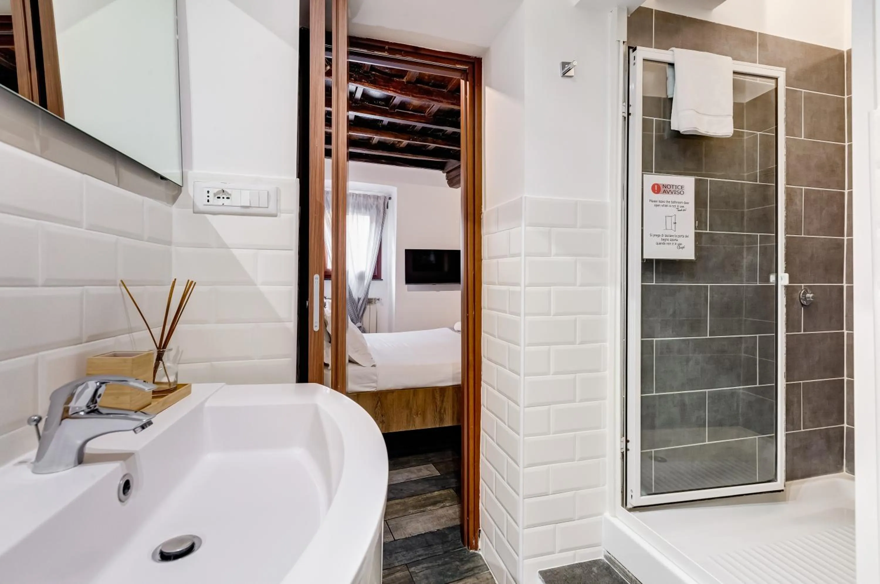 Shower in Chiavari Apartment