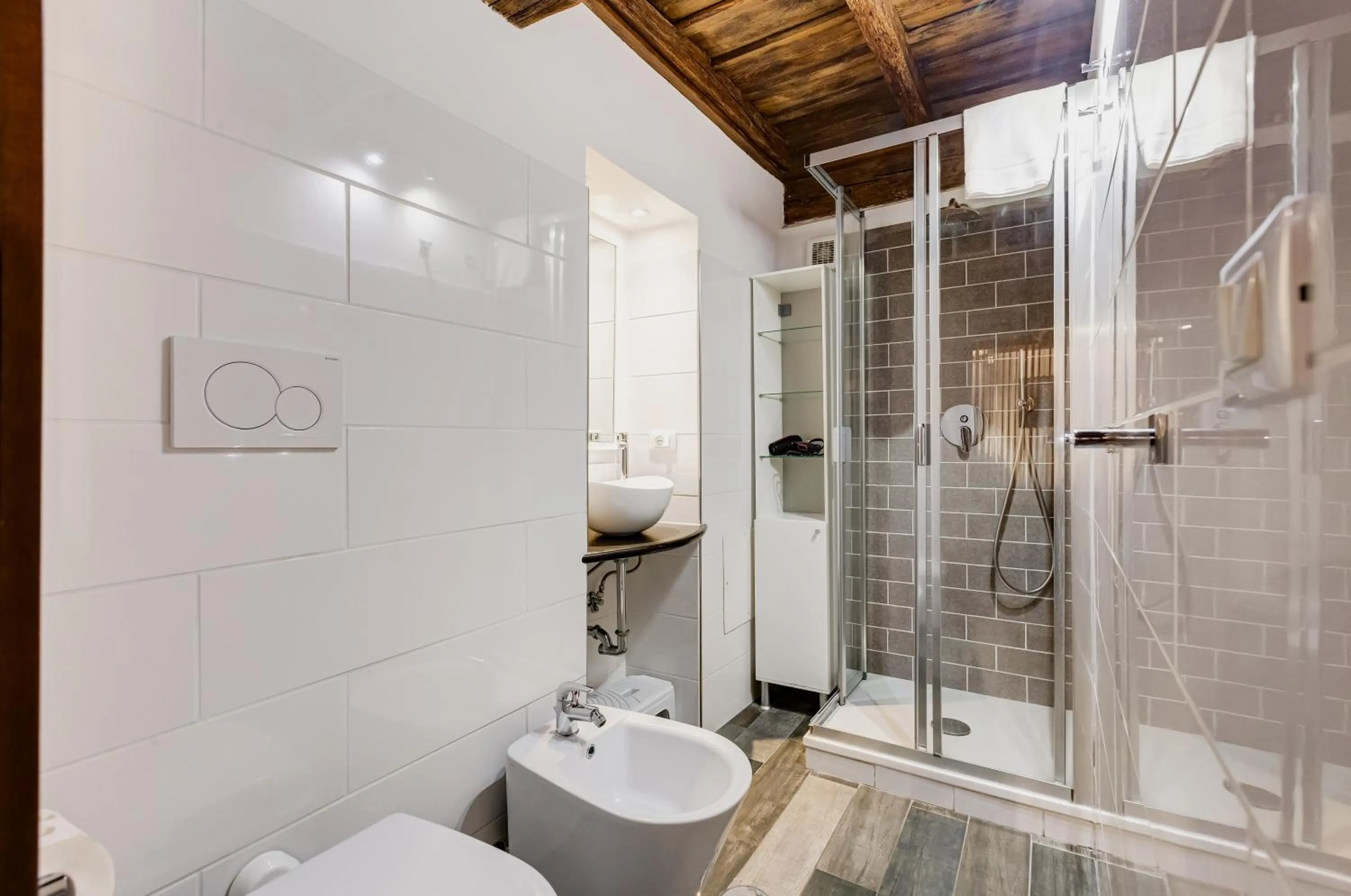 Shower in Chiavari Apartment