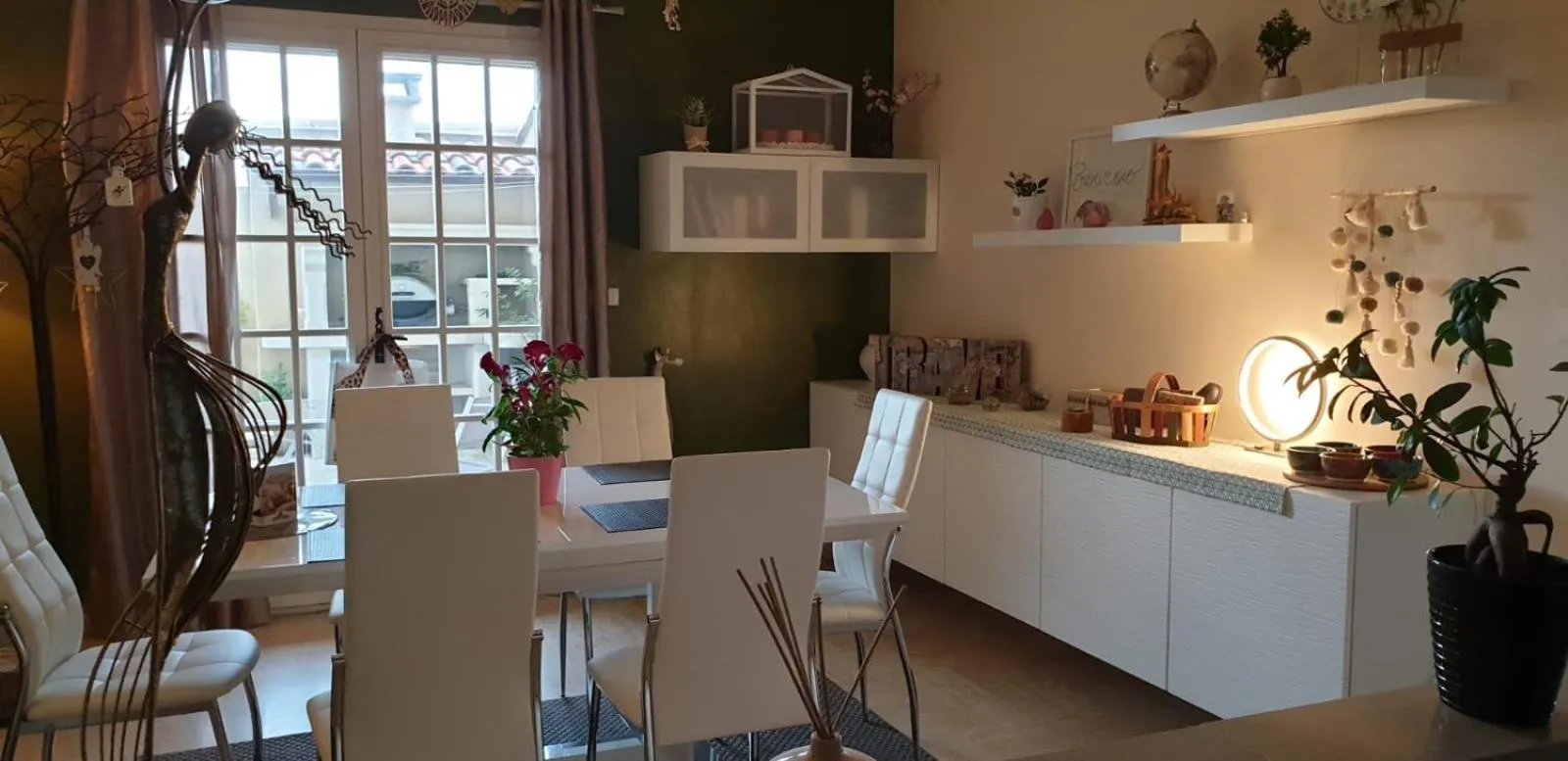 Continental breakfast in Villa Solary