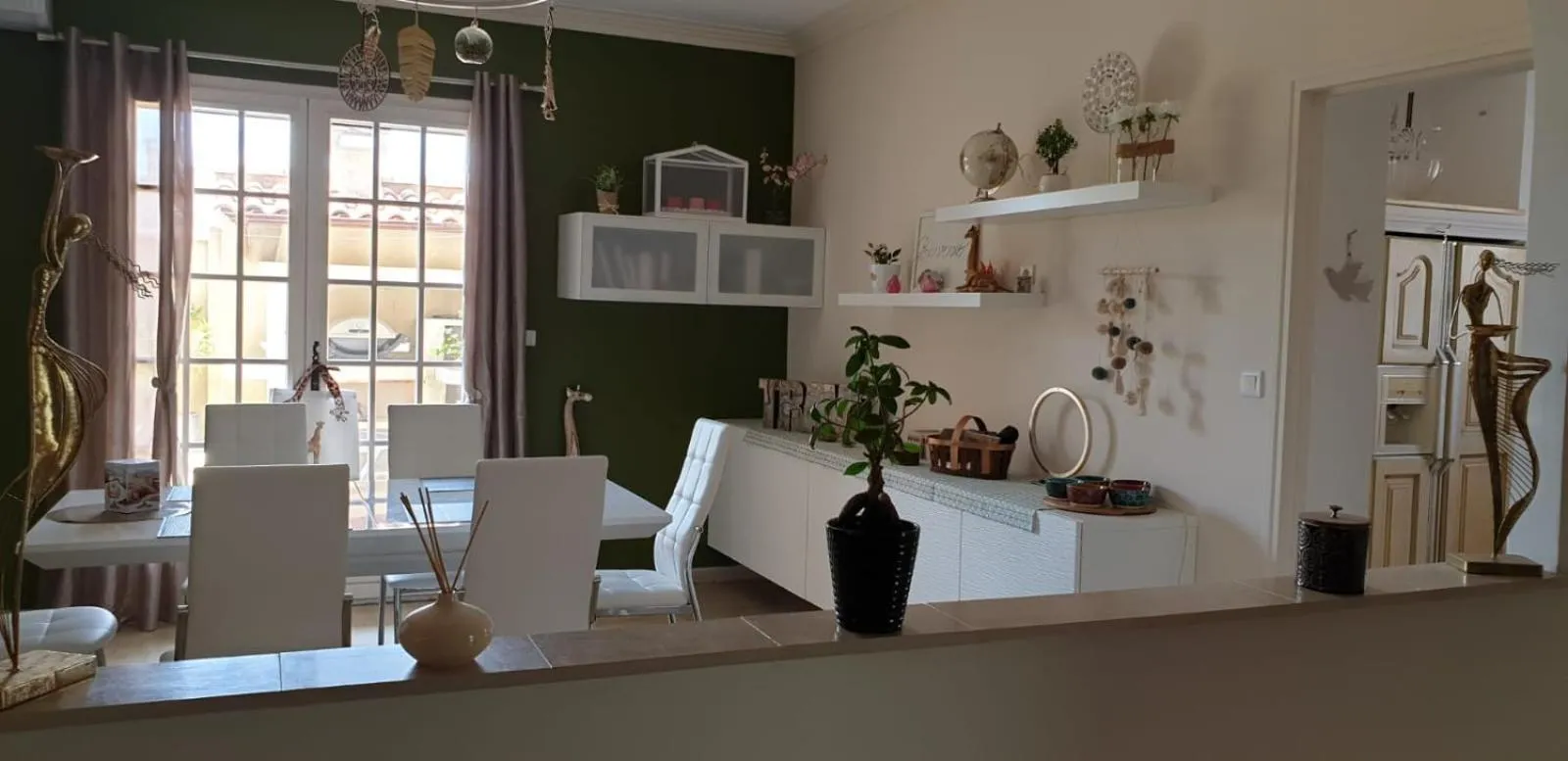 Continental breakfast in Villa Solary