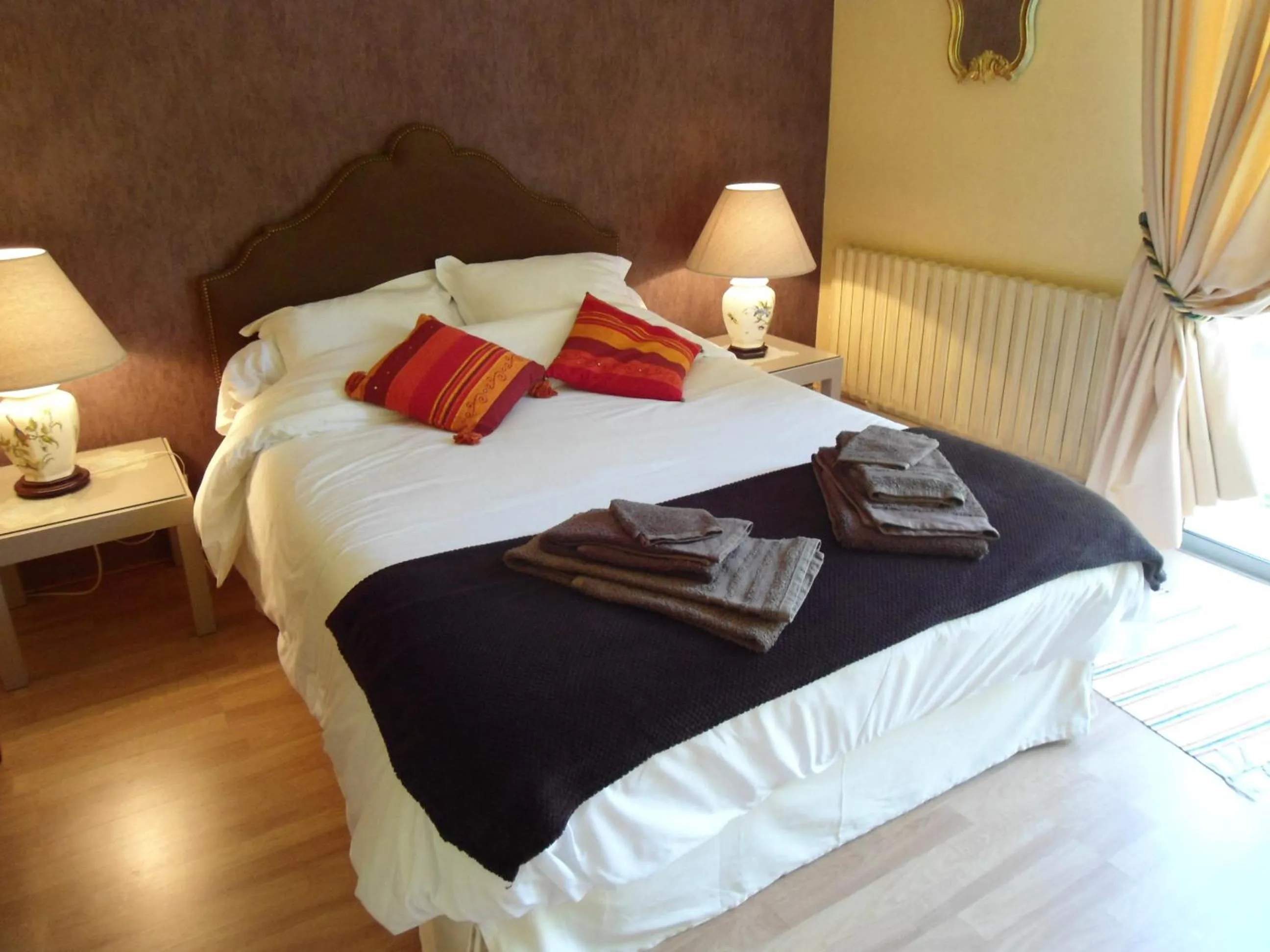 Spring, Bed in B&B La Maison de L'Aubette