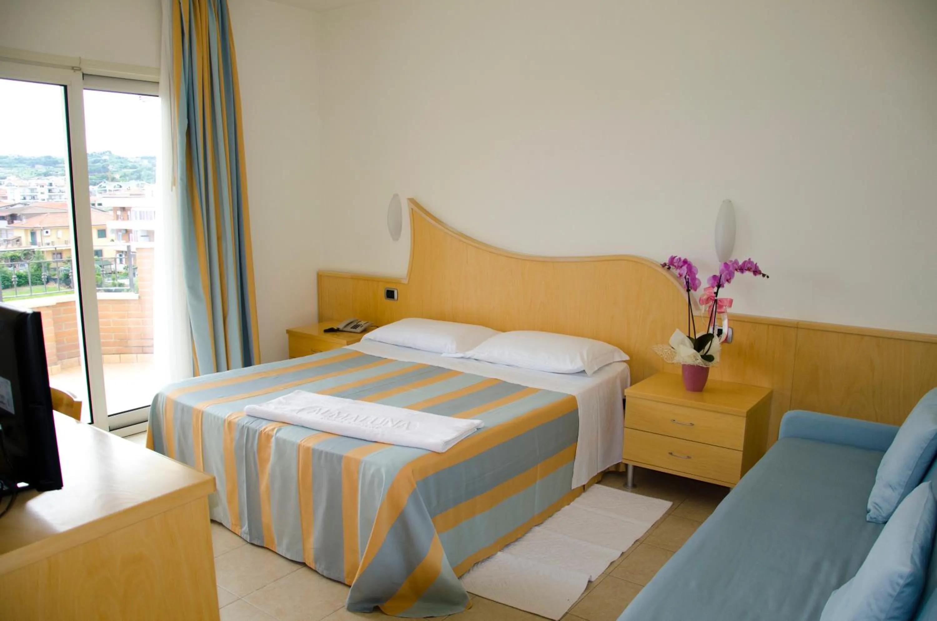 Photo of the whole room in Almaluna Hotel & Resort