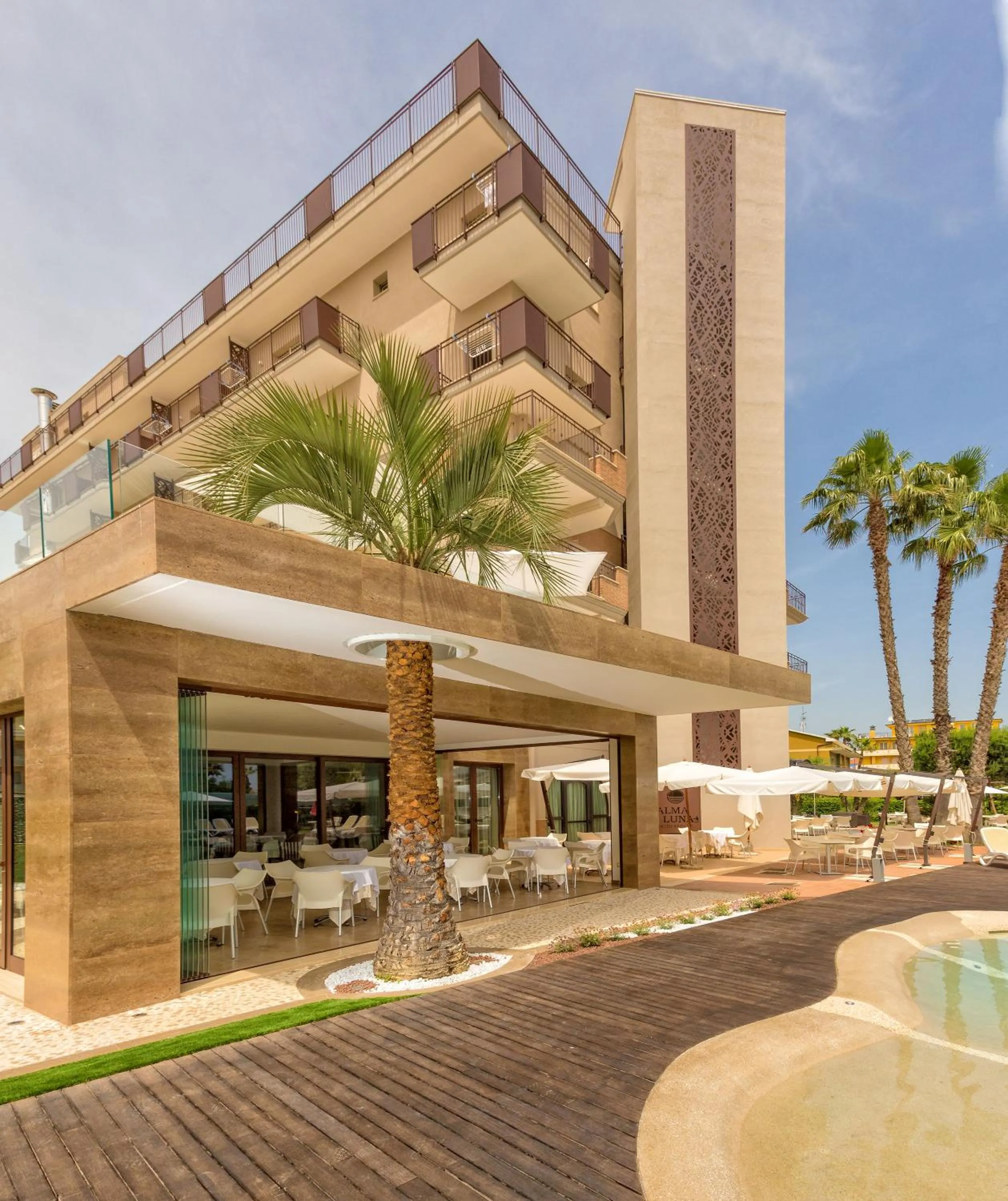 Communal lounge/ TV room in Almaluna Hotel & Resort