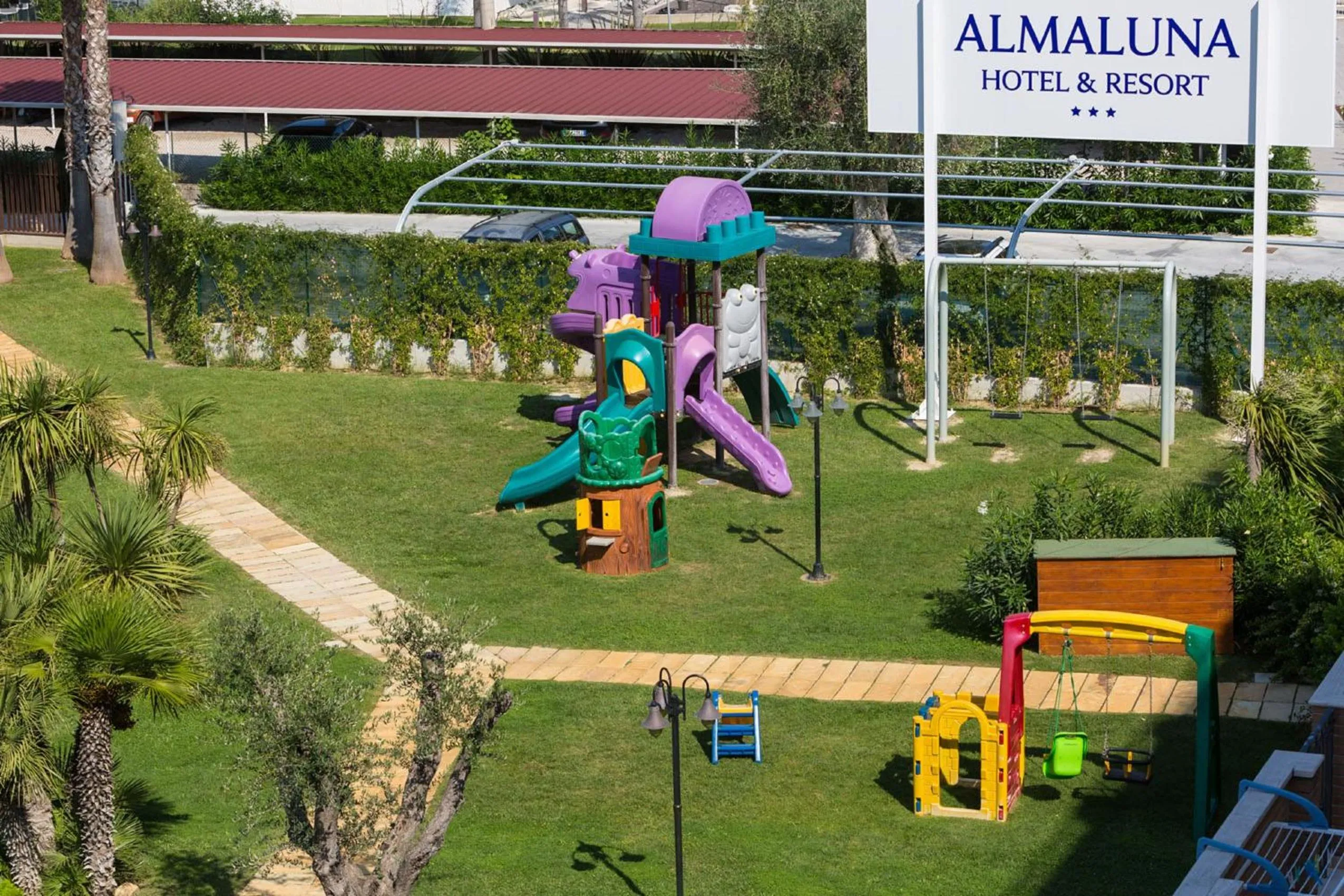 Garden in Almaluna Hotel & Resort