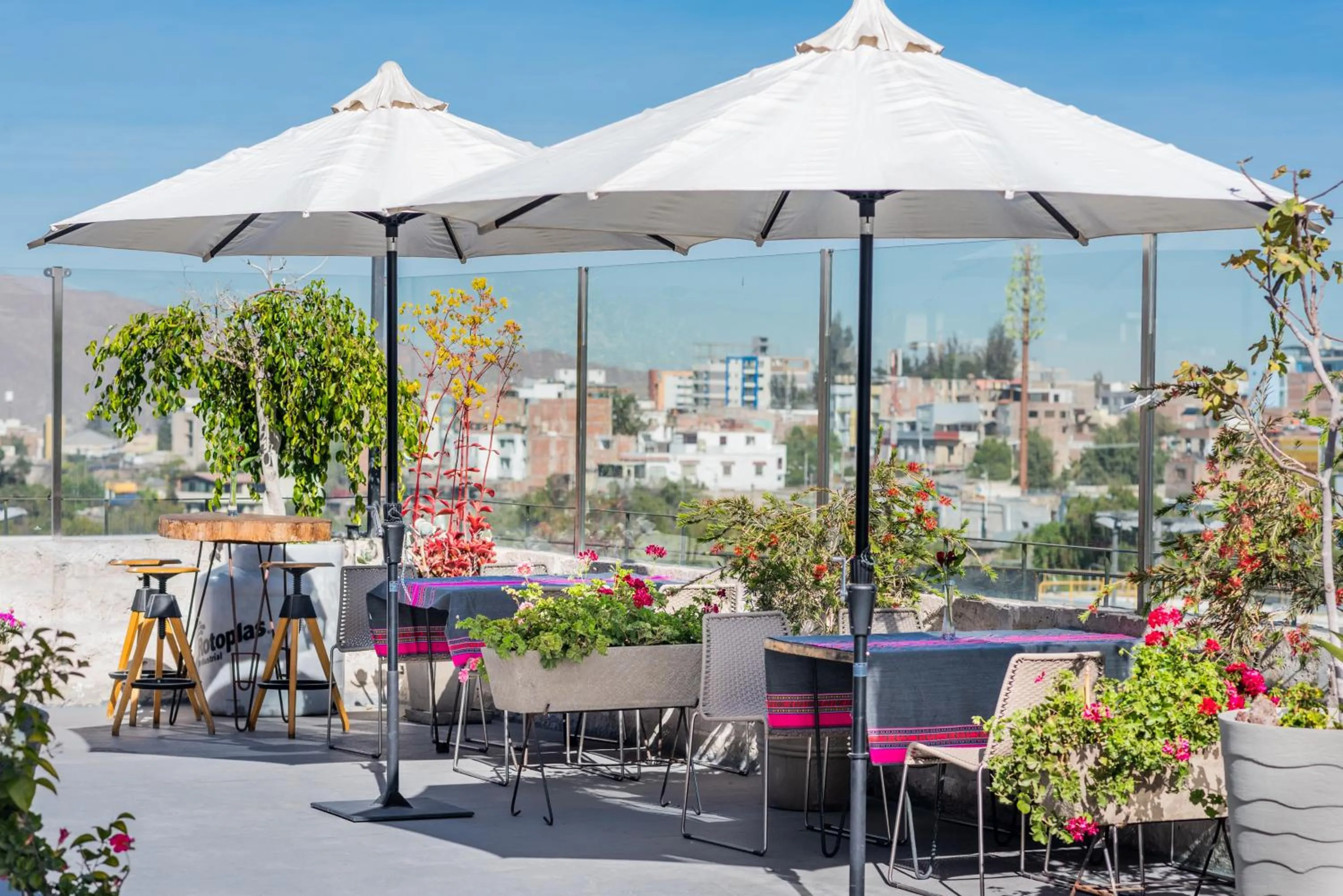 Restaurant/places to eat in Palla Boutique Hotel