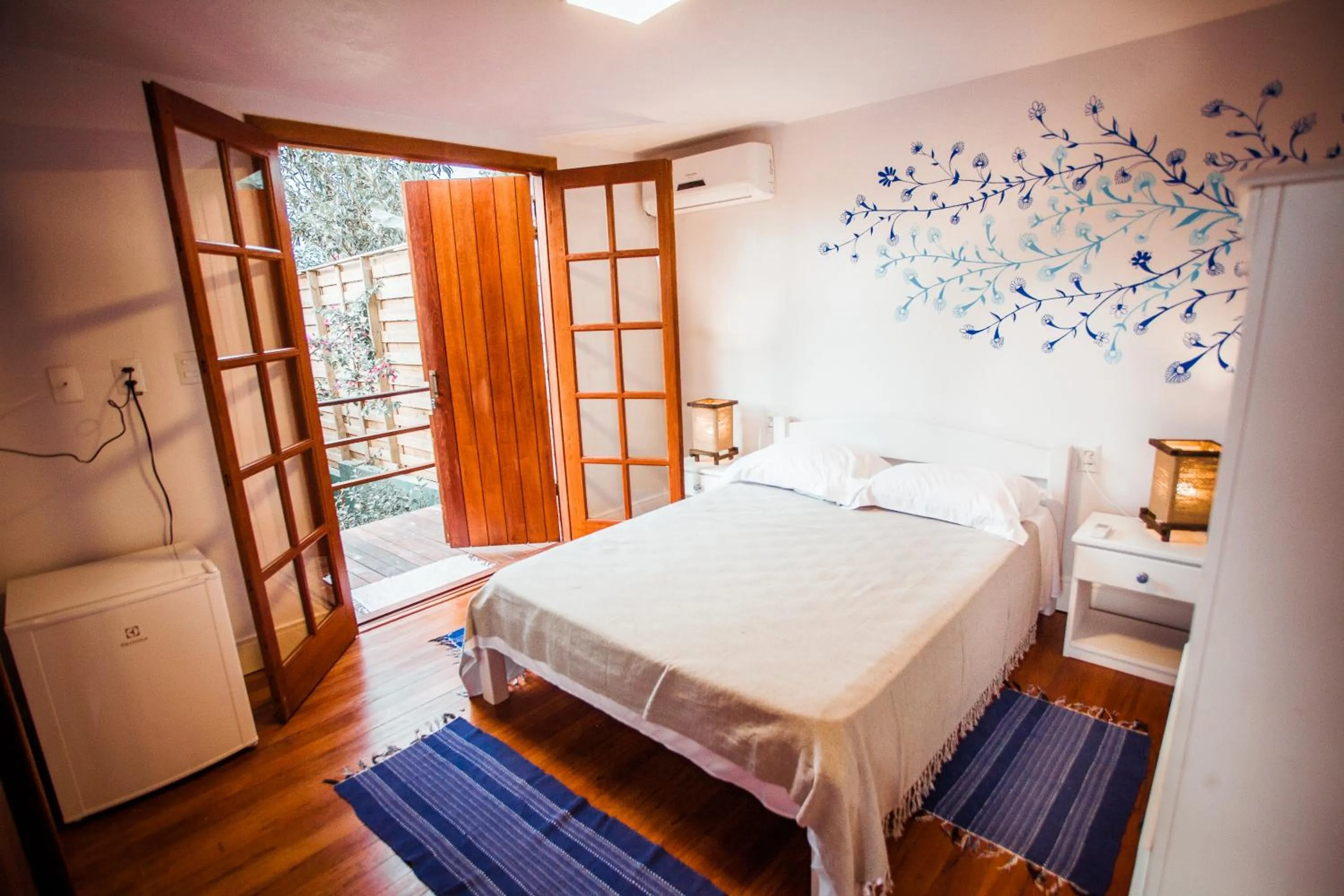 View (from property/room), Bed in Pousada Villa Seychelles