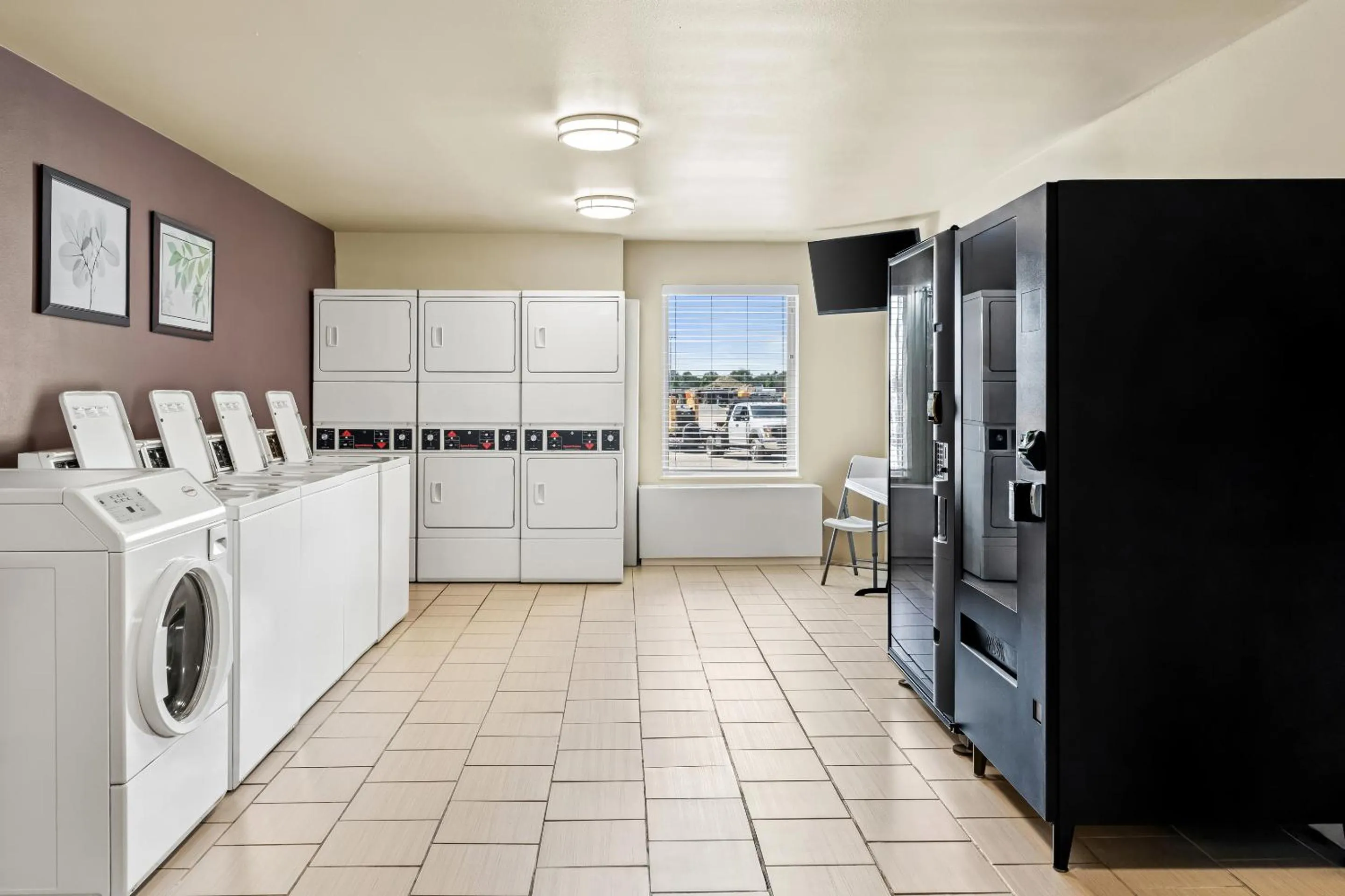 vending machine in Ledgestone Suites Hotel Elko