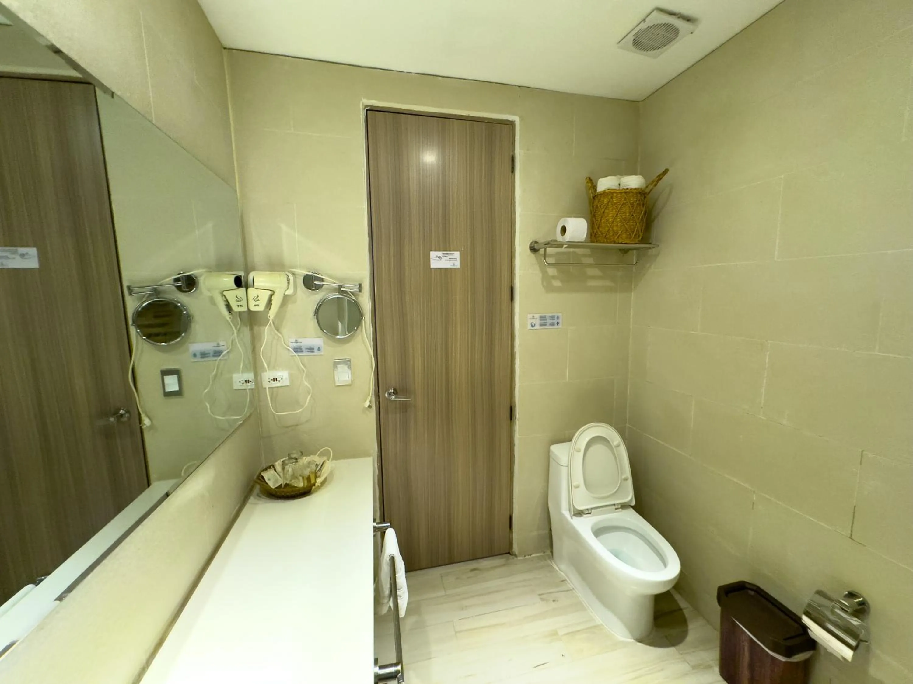 Bathroom in Hotel Catedral Plaza