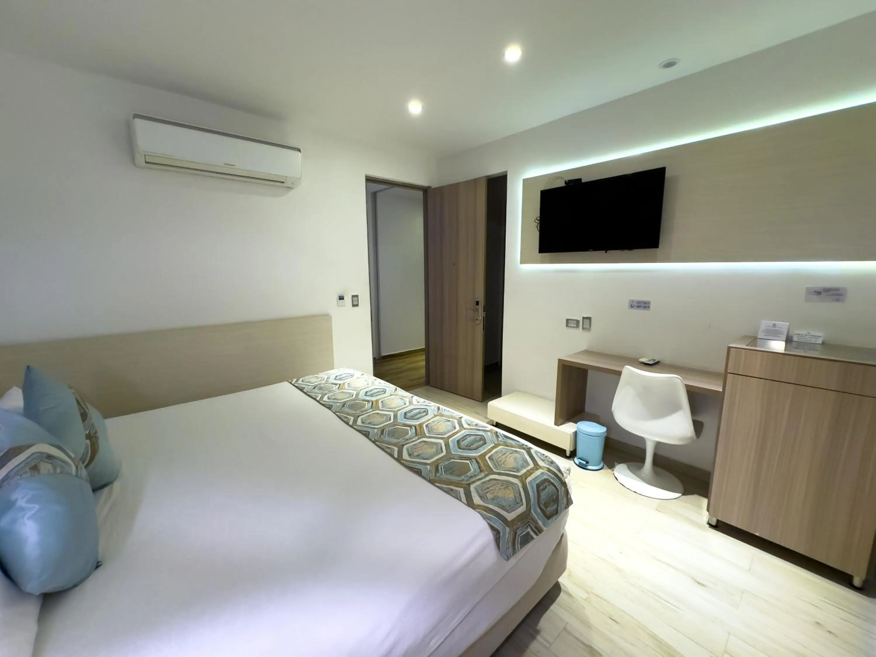 TV and multimedia, Bed in Hotel Catedral Plaza