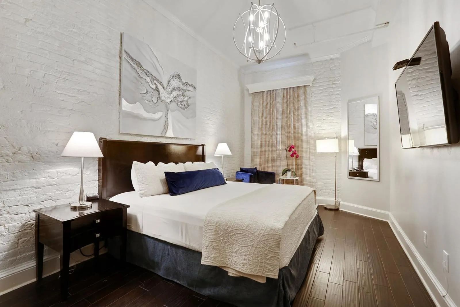 Photo of the whole room, Bed in La Galerie French Quarter Hotel