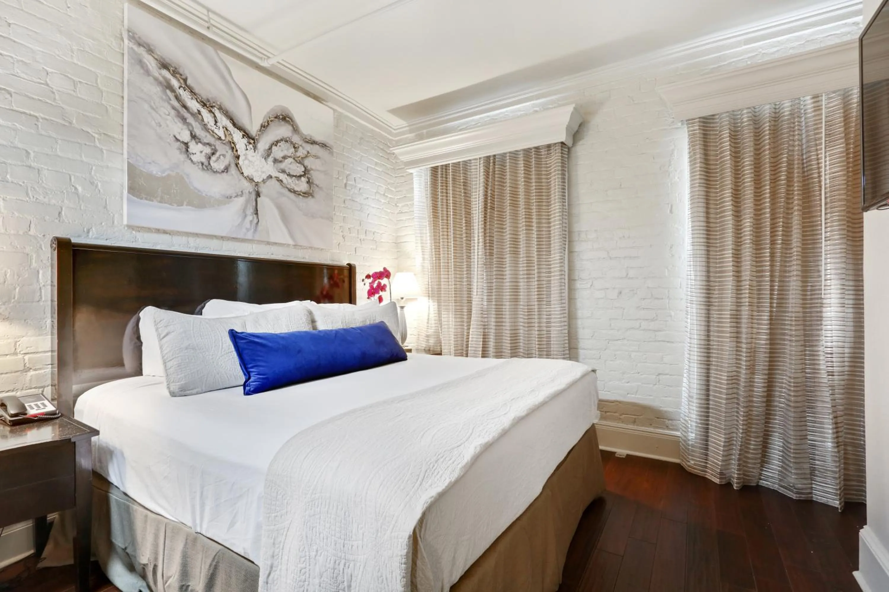 Bedroom, Bed in La Galerie French Quarter Hotel