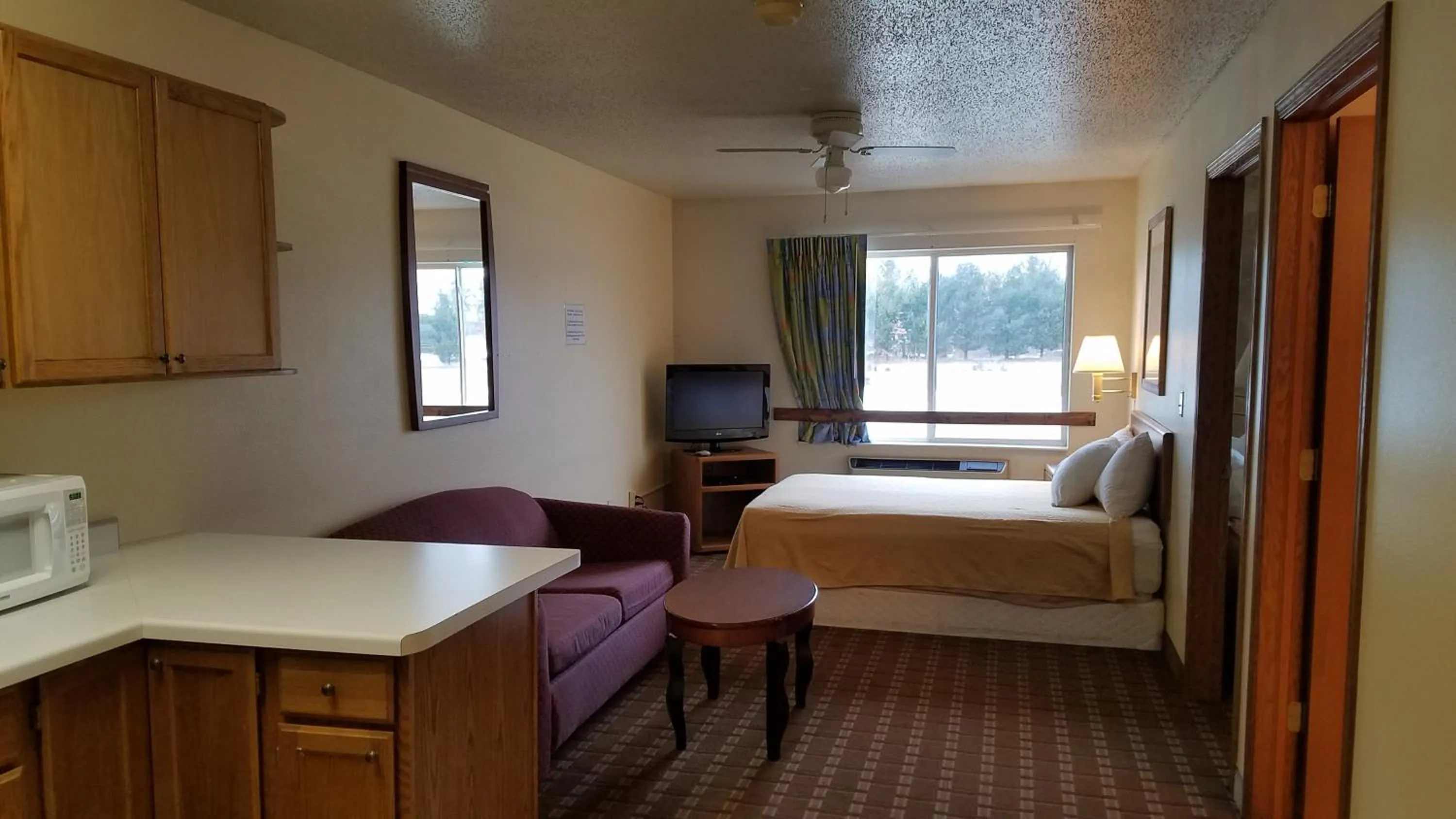 Photo of the whole room, Bed in Inn of the Pines