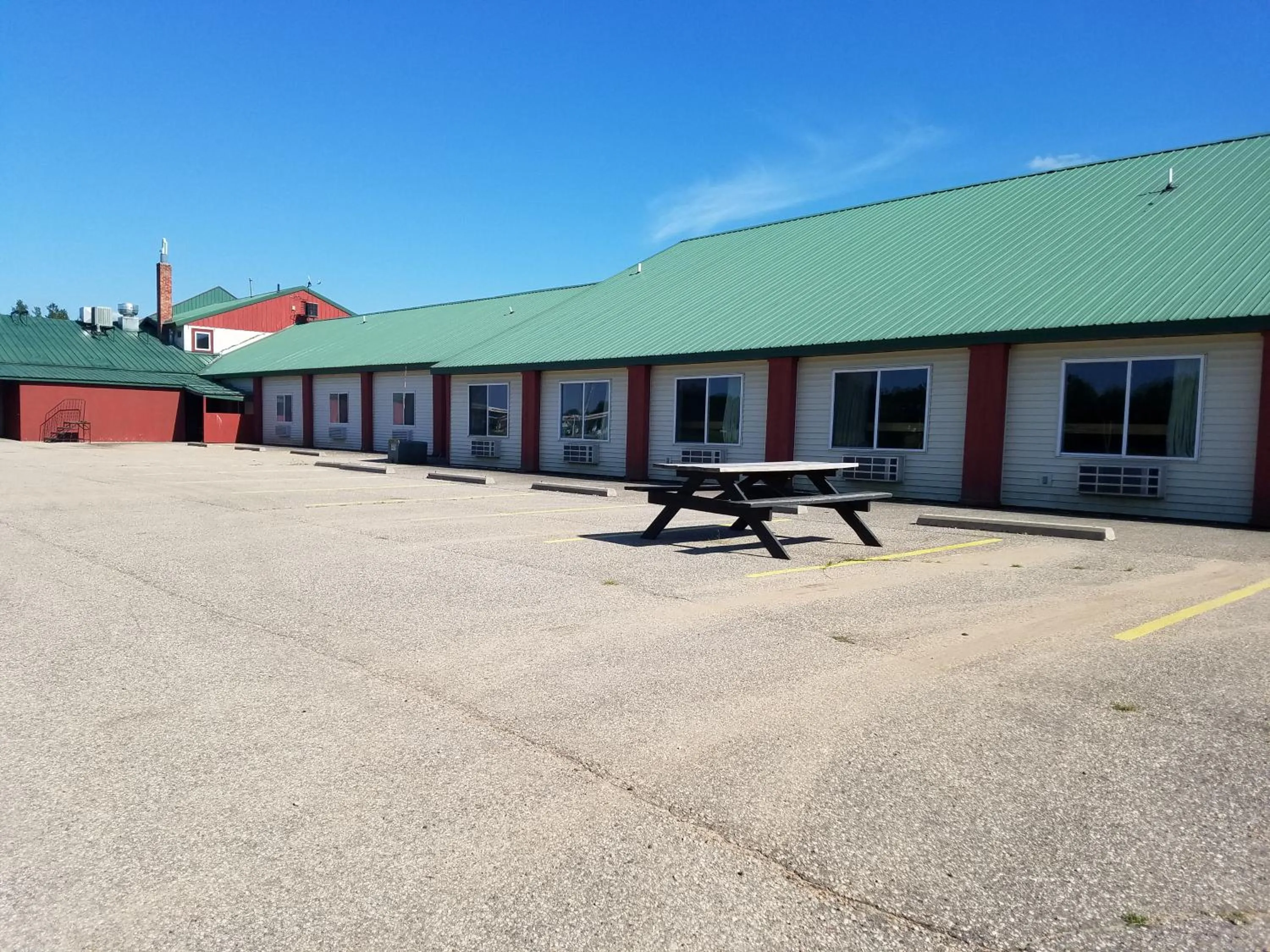 Property building in Inn of the Pines