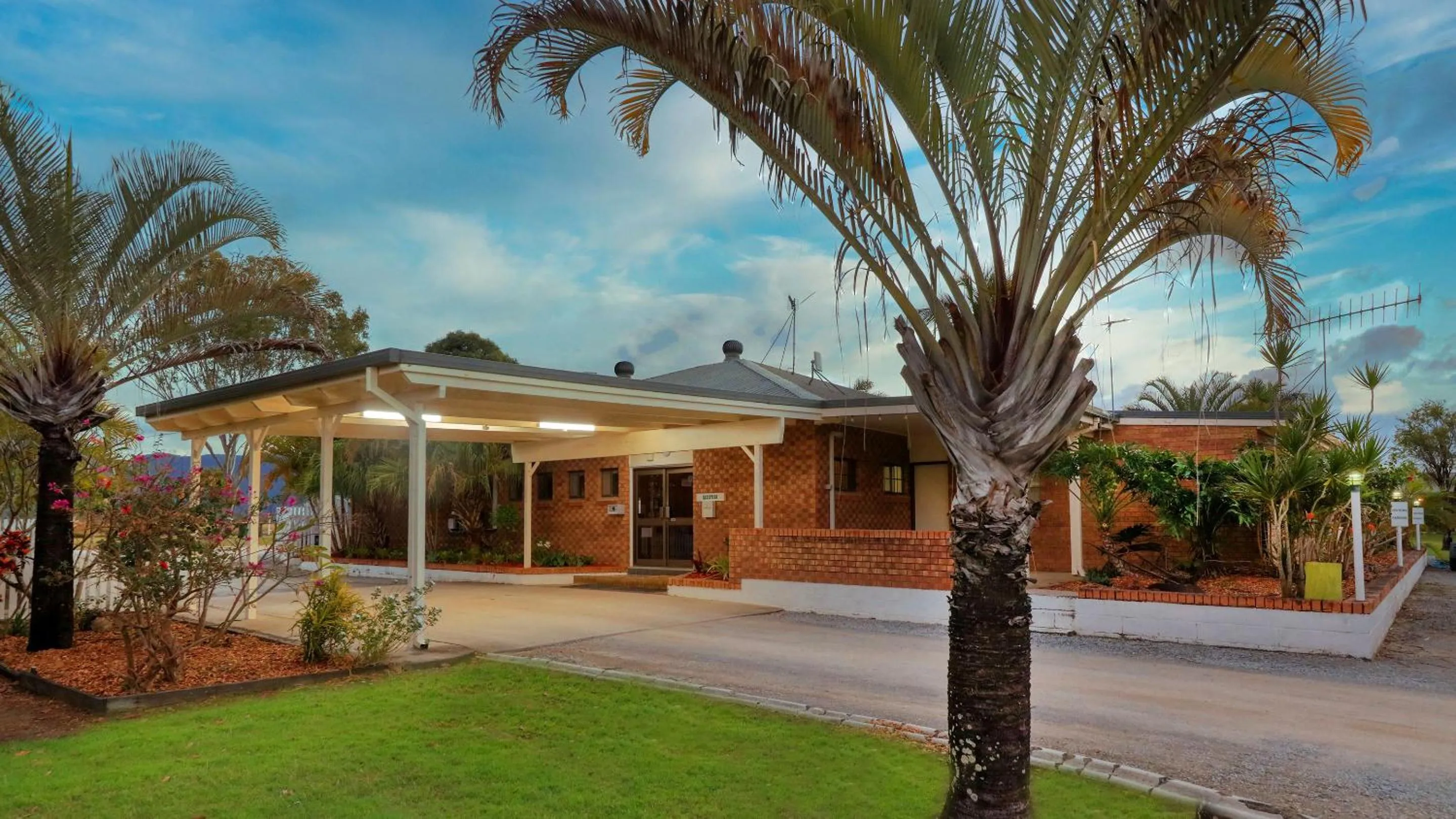 Property building in Koorawatha Homestead Motel