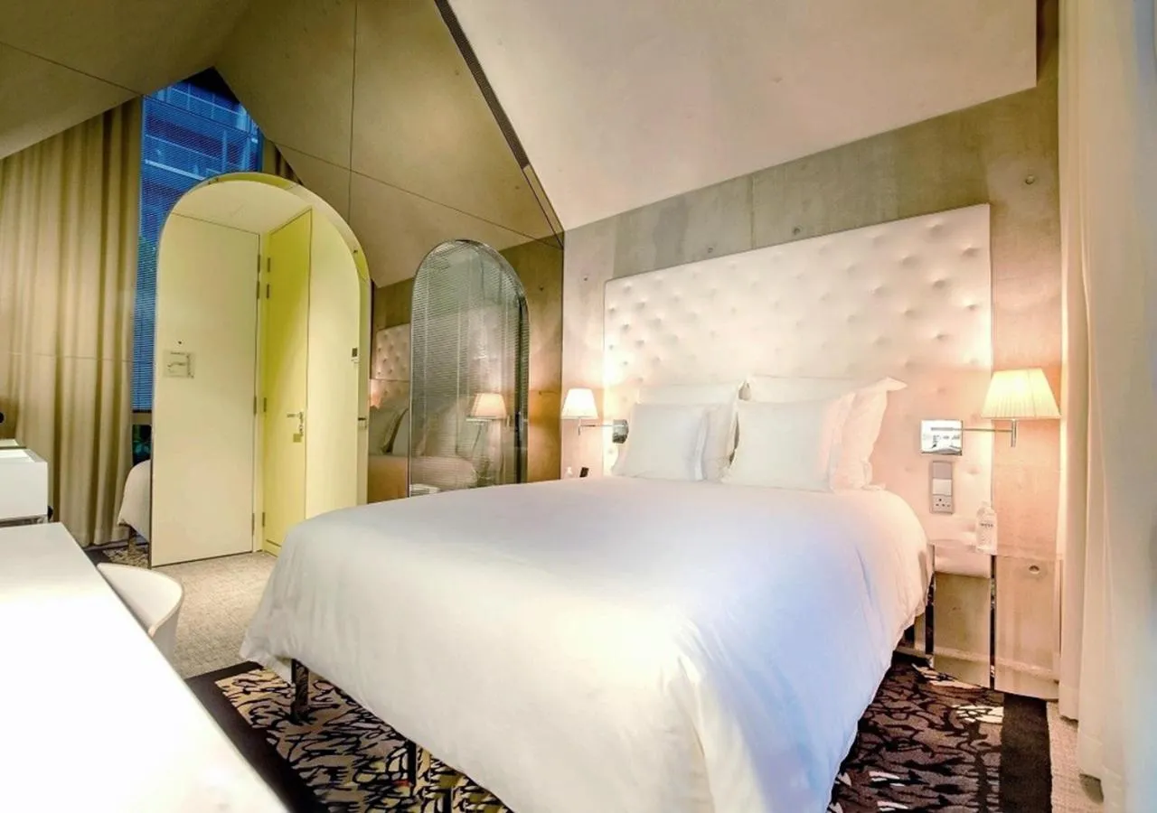 Photo of the whole room, Bed in M Social Singapore
