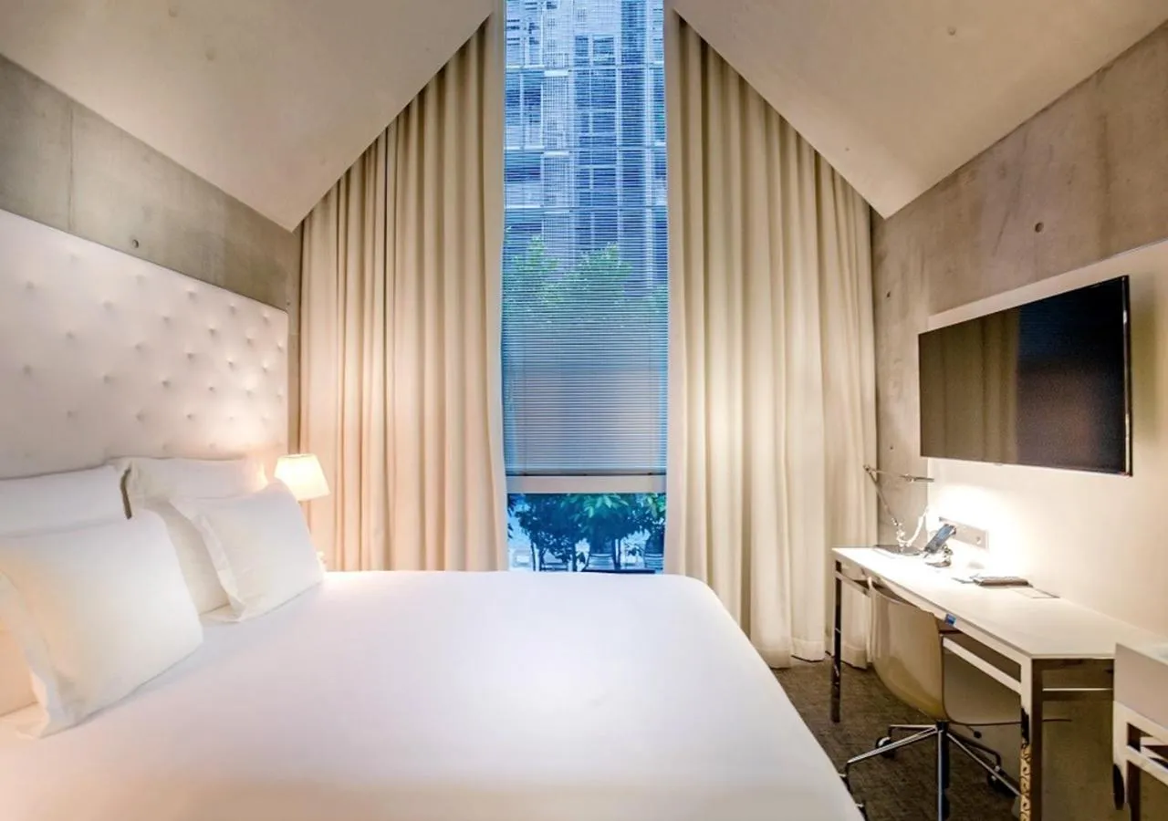 Bedroom, Bed in M Social Singapore