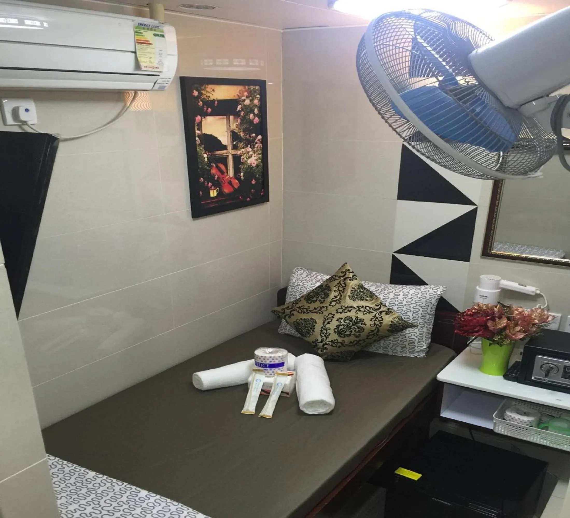 Decorative detail in Hi-Inn