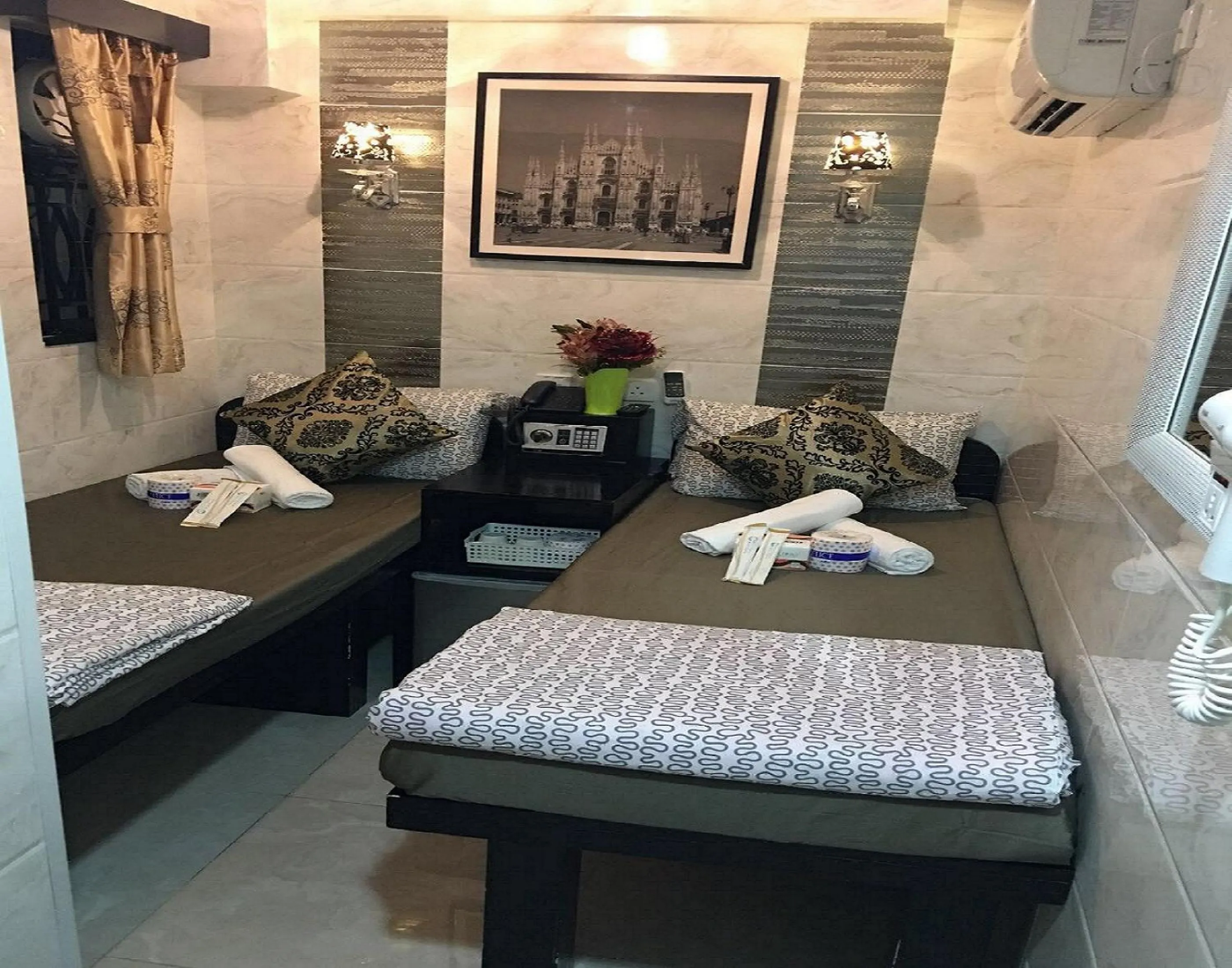 Decorative detail, Bed in Hi-Inn