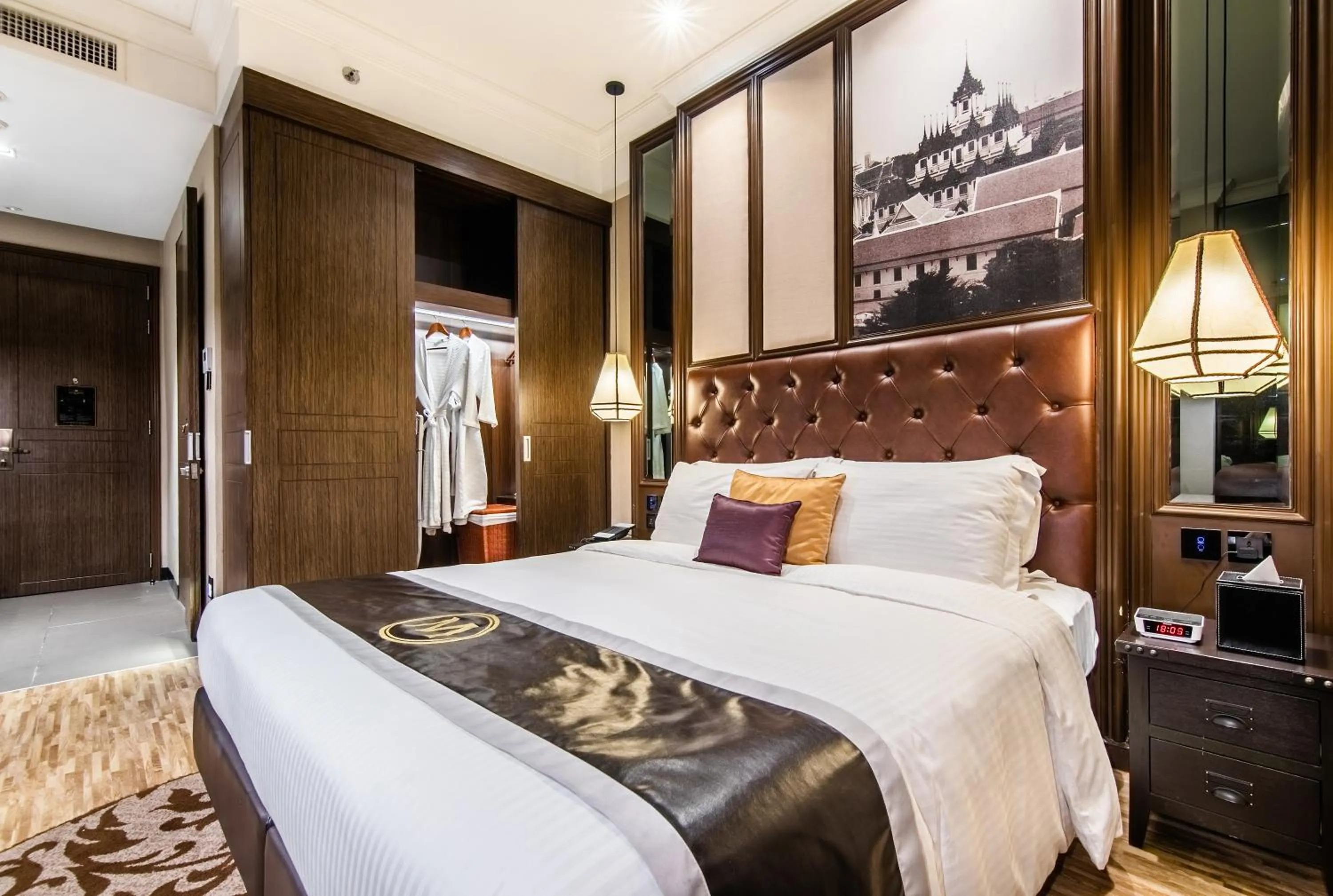 Bed in Metropole, Bangkok, a Tribute Portfolio Hotel