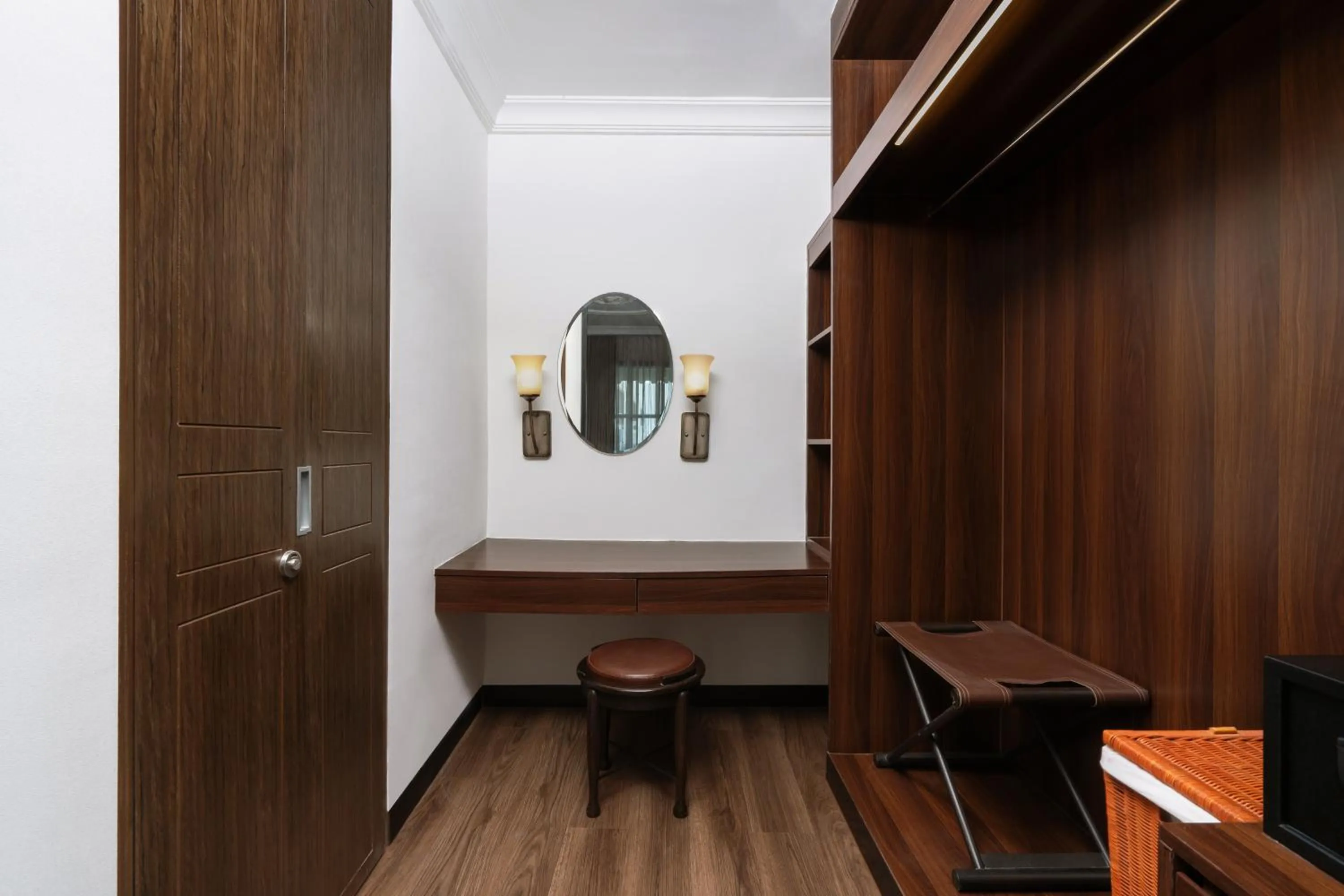 hair dresser in Metropole, Bangkok, a Tribute Portfolio Hotel