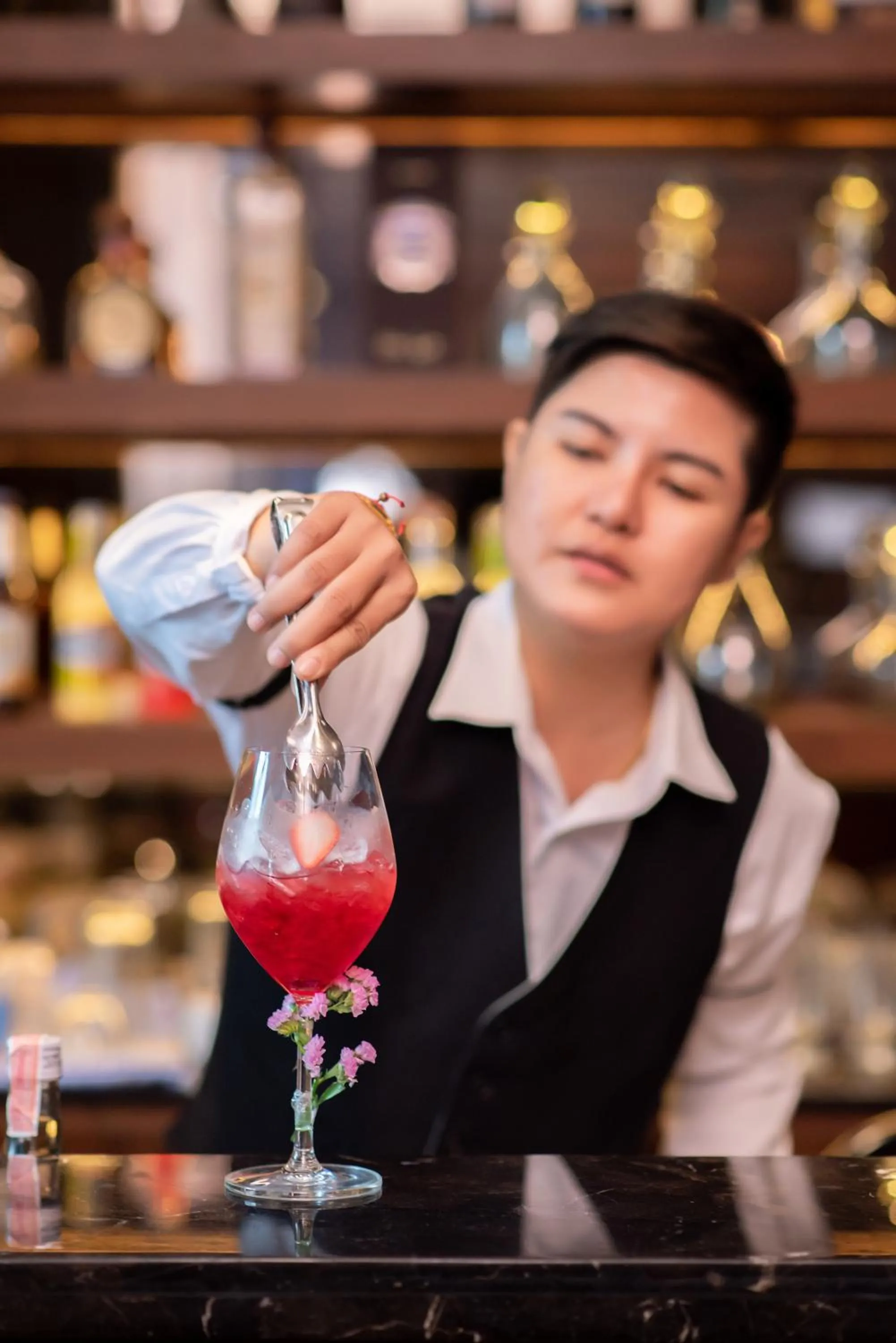 Lounge or bar in Metropole, Bangkok, a Tribute Portfolio Hotel