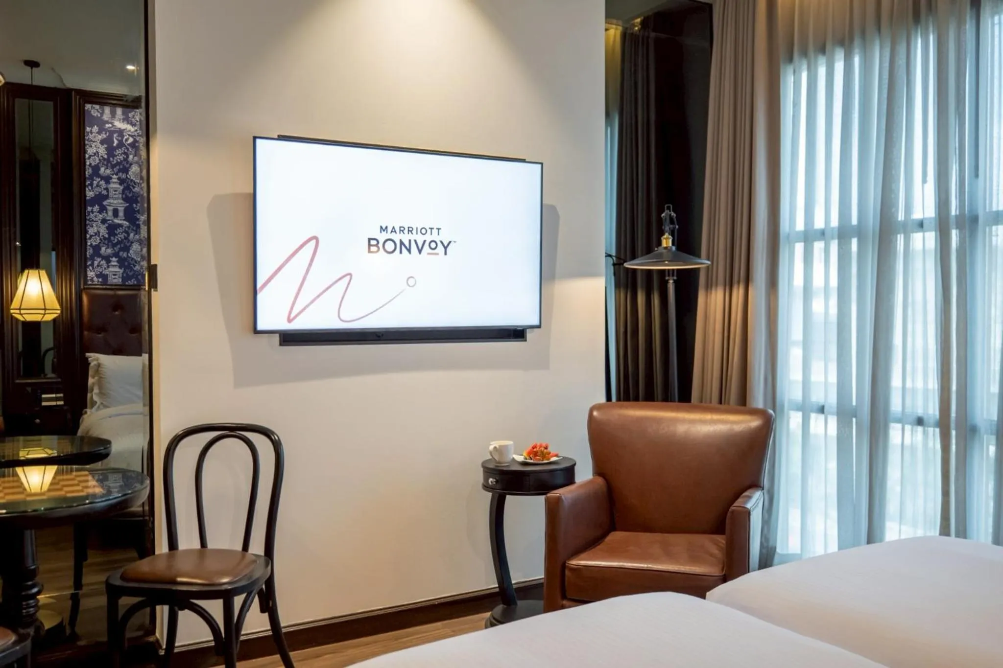 TV and multimedia, Bed in Metropole, Bangkok, a Tribute Portfolio Hotel by Marriott