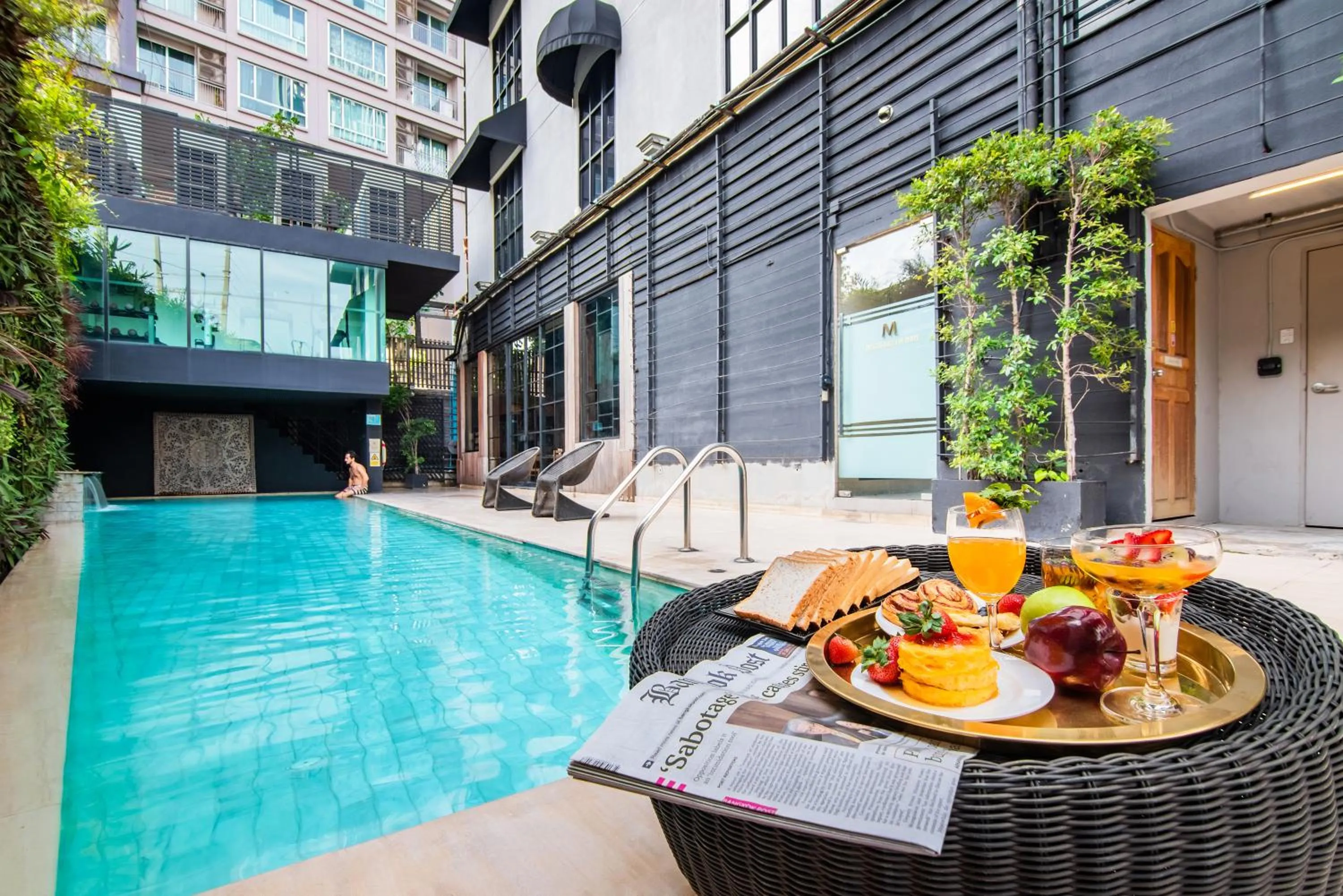 Food and drinks in Metropole, Bangkok, a Tribute Portfolio Hotel