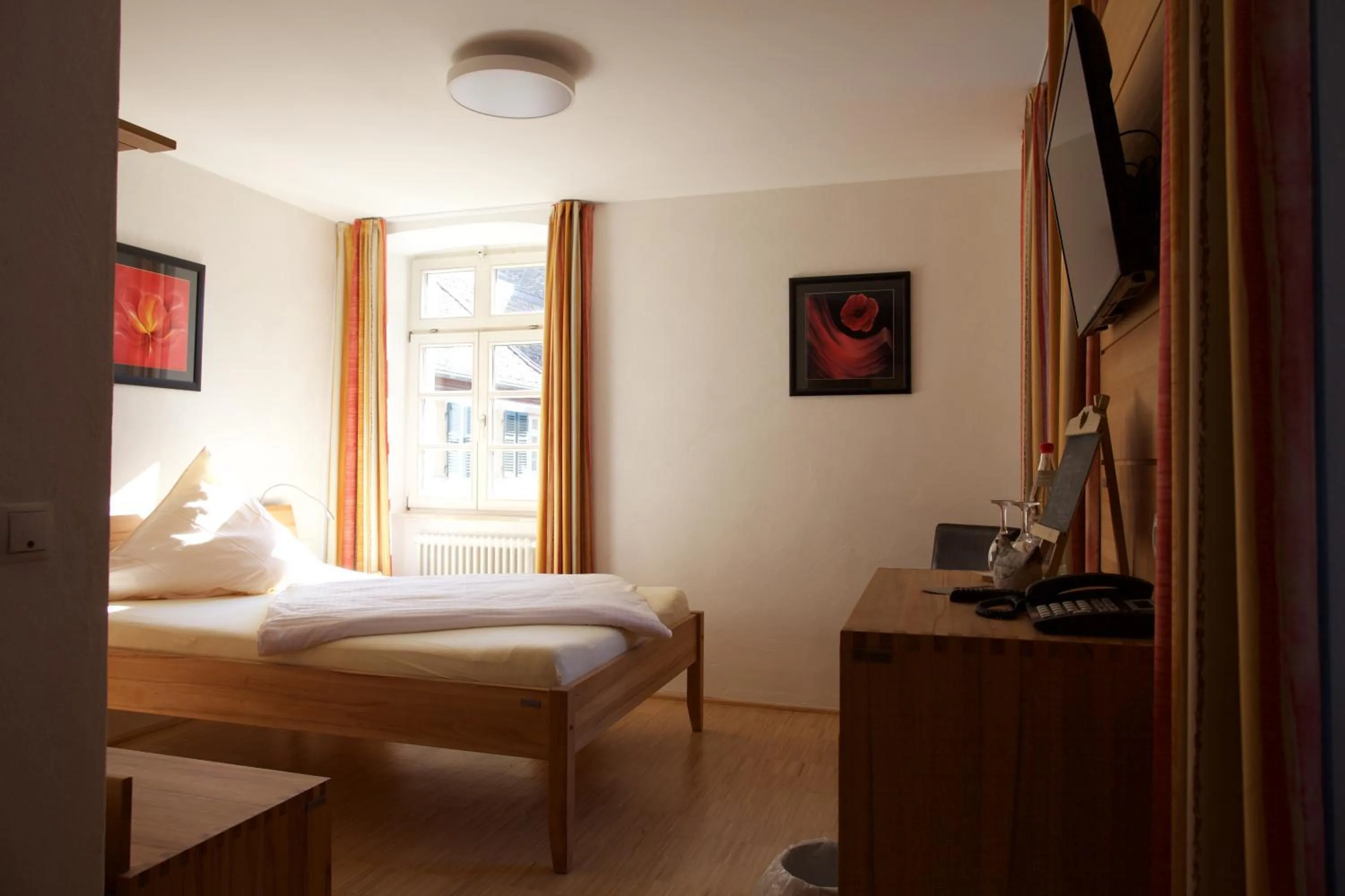 Photo of the whole room, Bed in Hotel & Café Ritter von Böhl