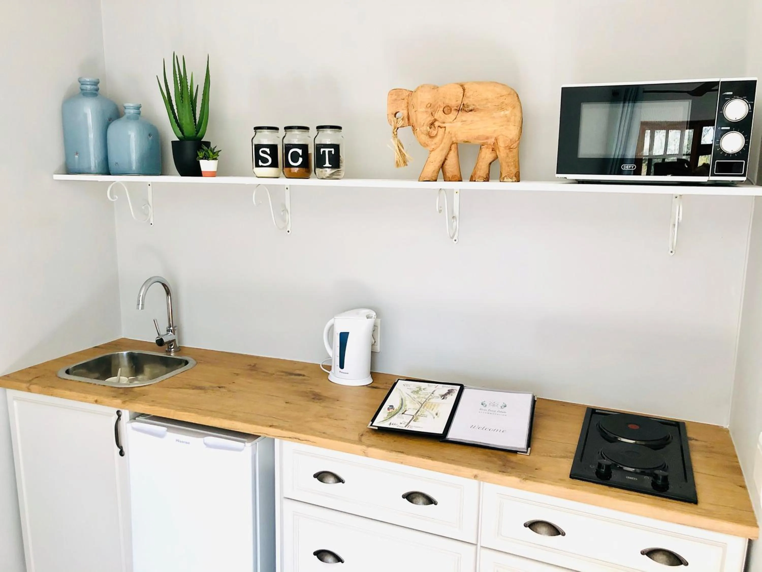 Kitchen or kitchenette in River Front Estate