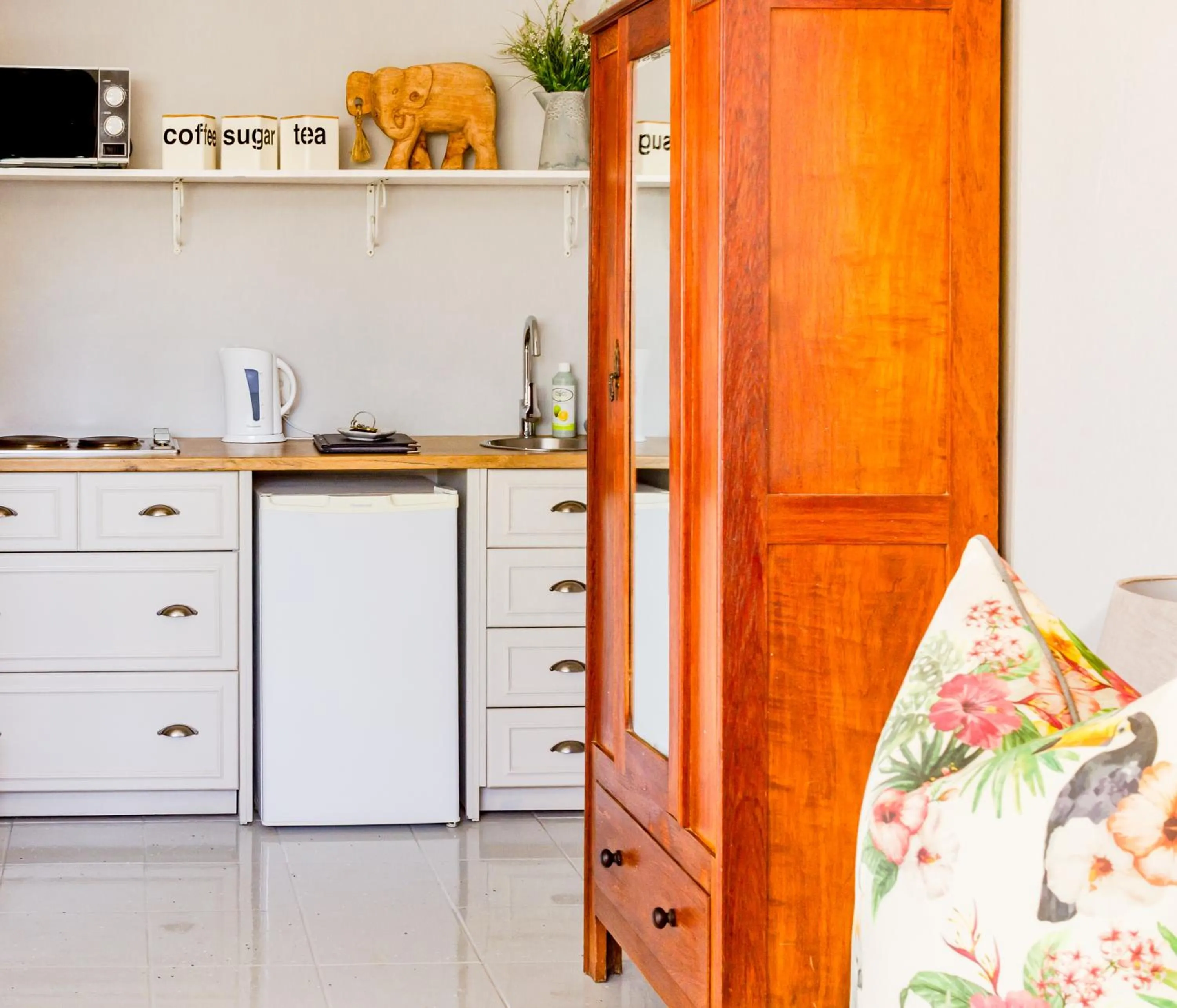 Kitchen or kitchenette in River Front Estate