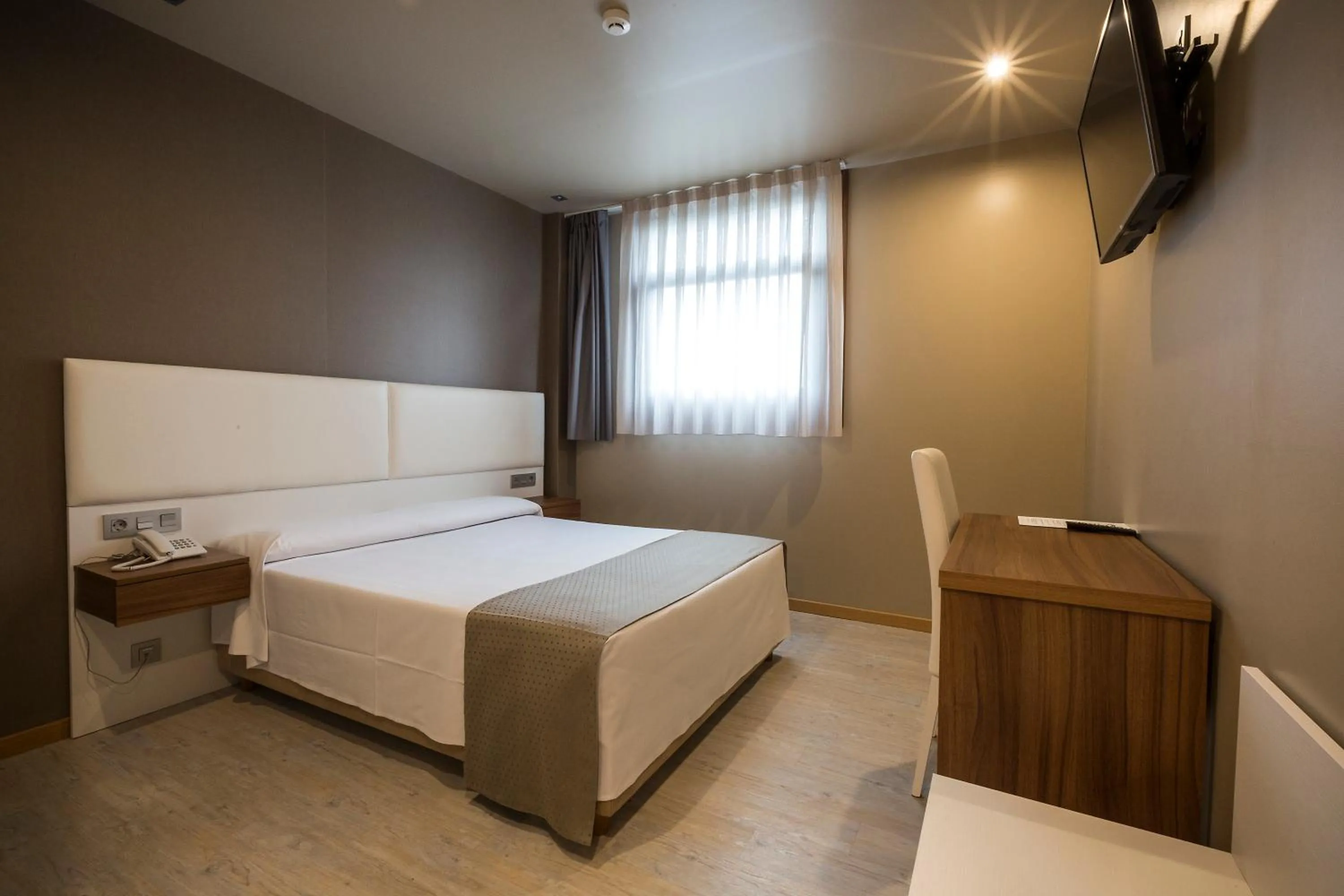 Bedroom, Bed in Hotel la Posada de Roces