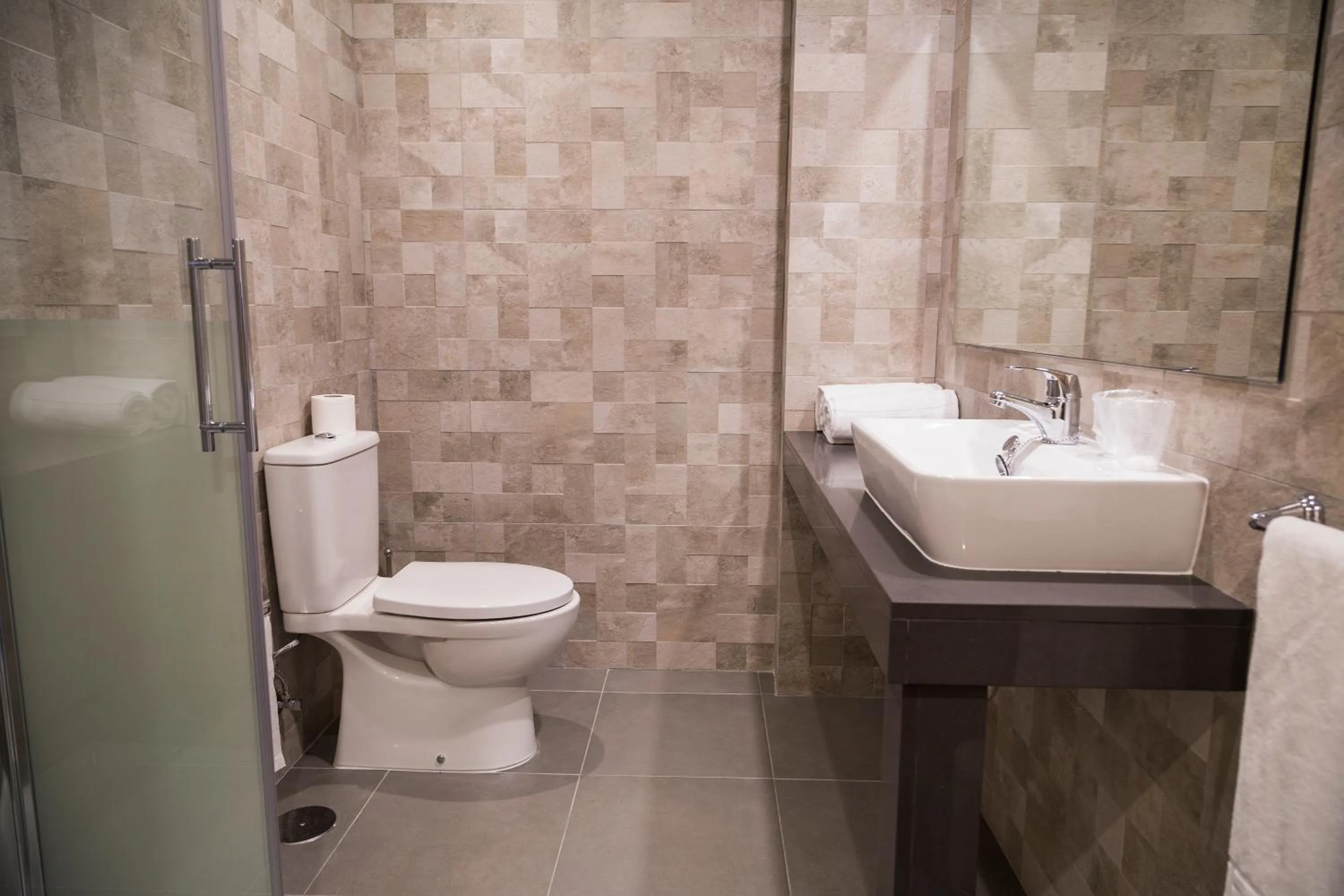 Shower in Hotel la Posada de Roces