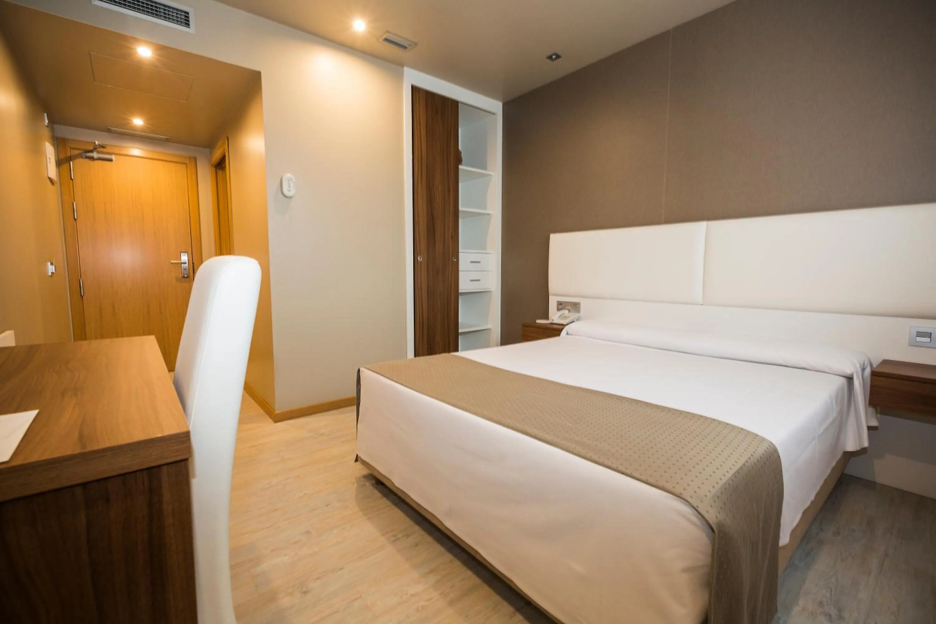 Bedroom, Bed in Hotel la Posada de Roces