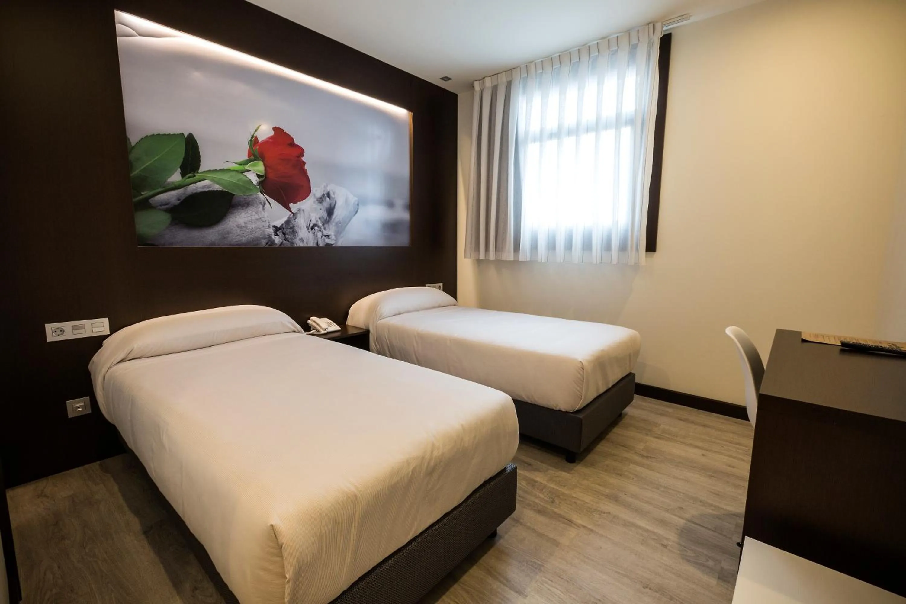 Bedroom, Bed in Hotel la Posada de Roces