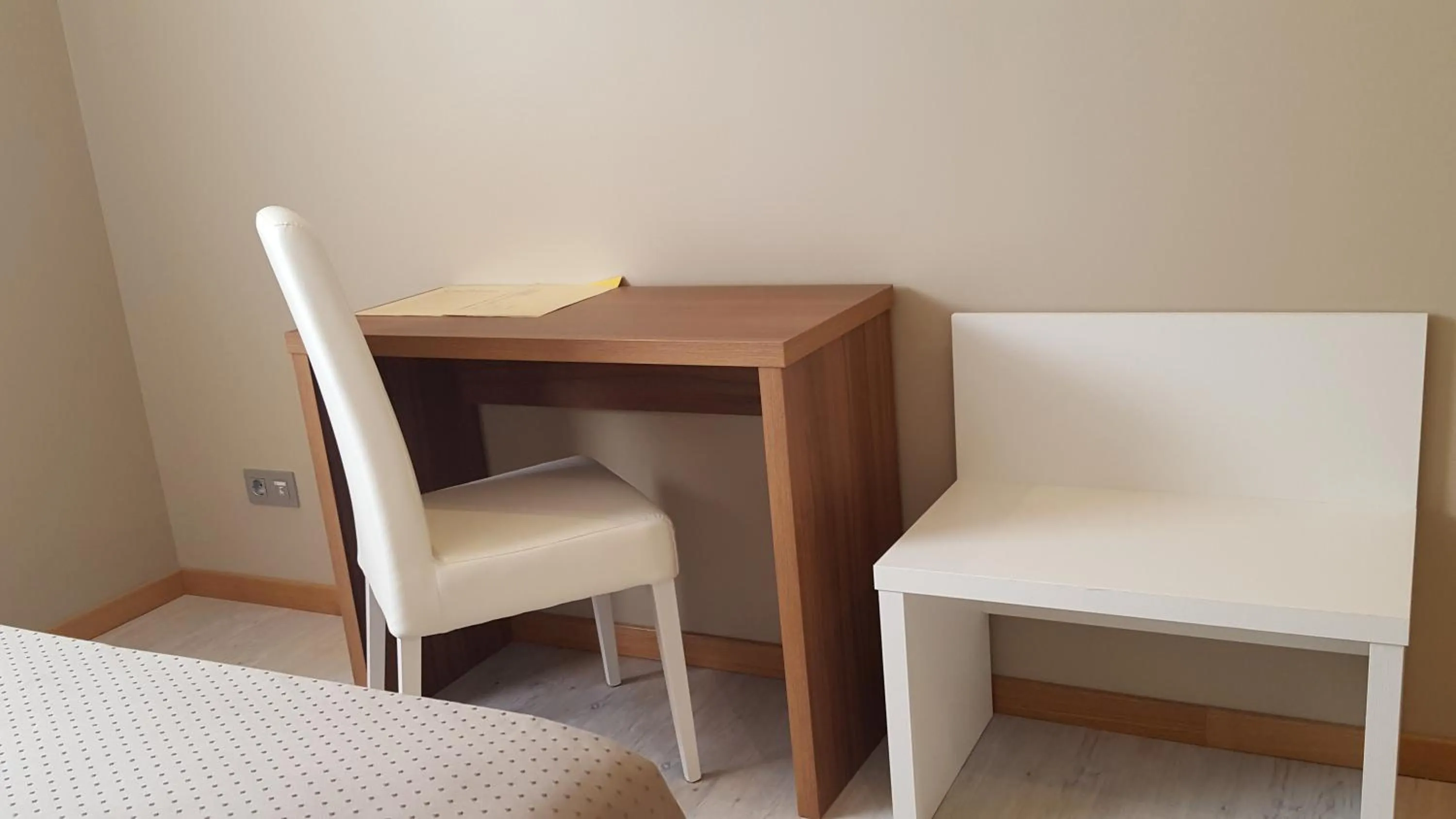 Bedroom in Hotel la Posada de Roces