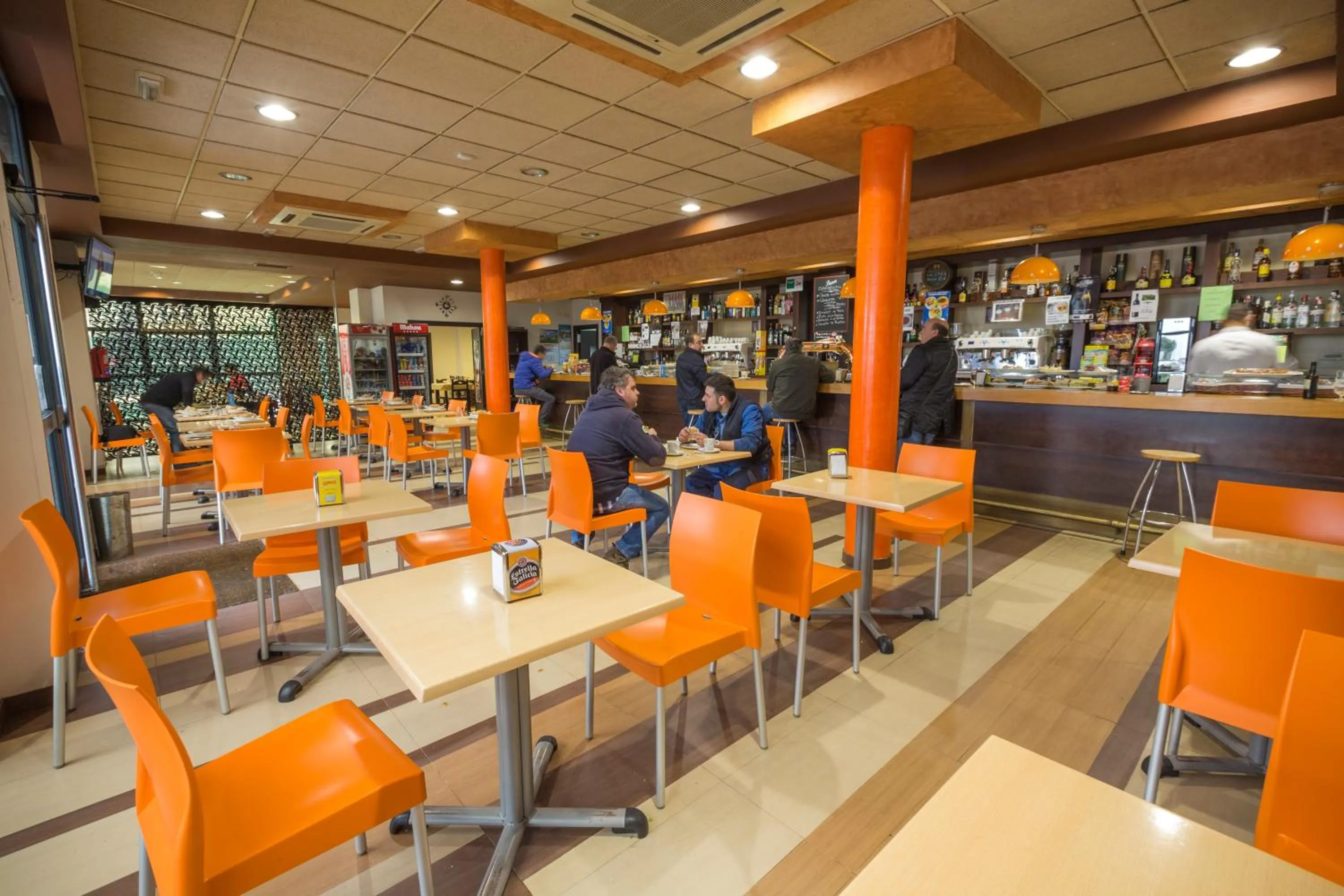 Restaurant/places to eat in Hotel la Posada de Roces