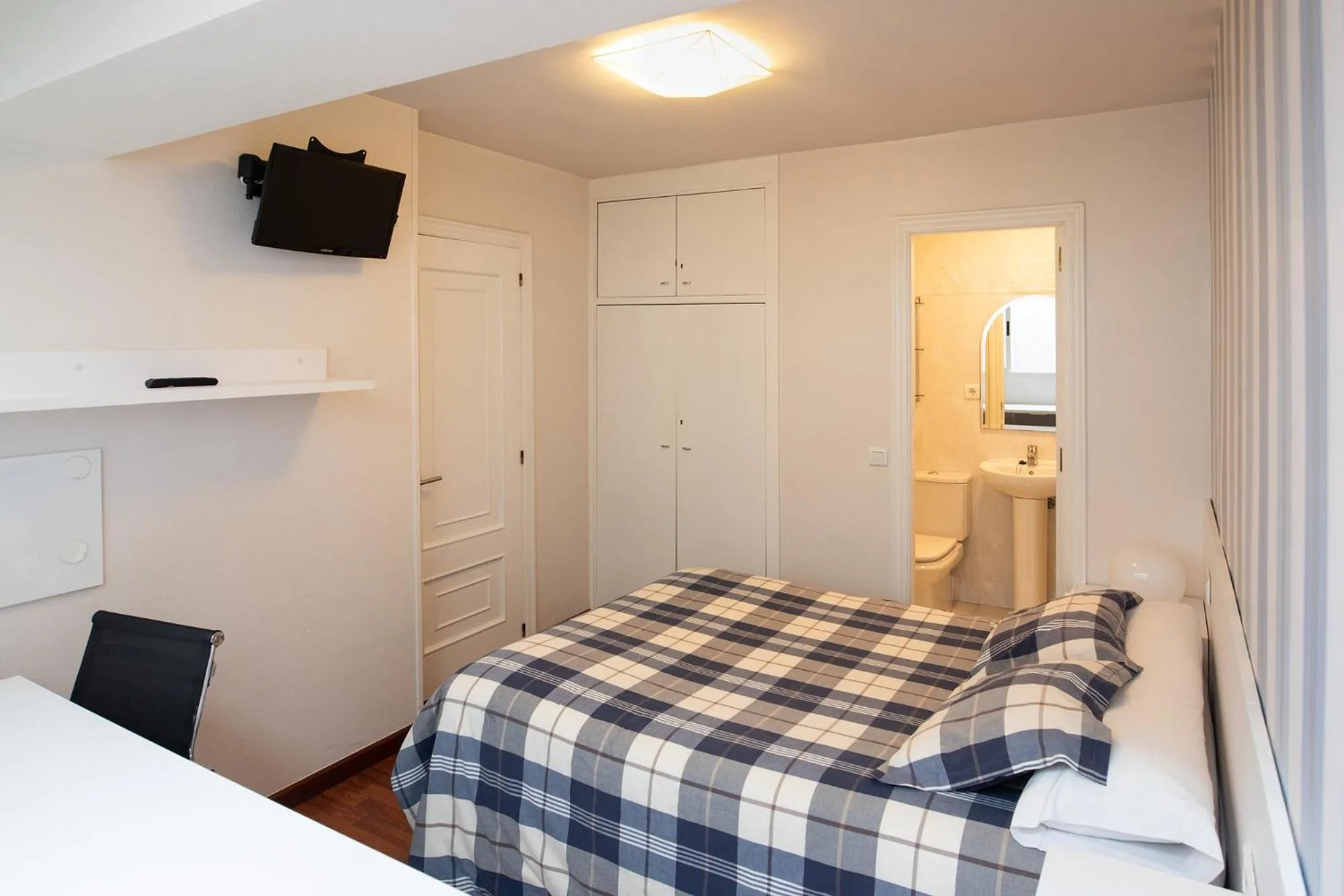 Bed in Pension Residencia F&F