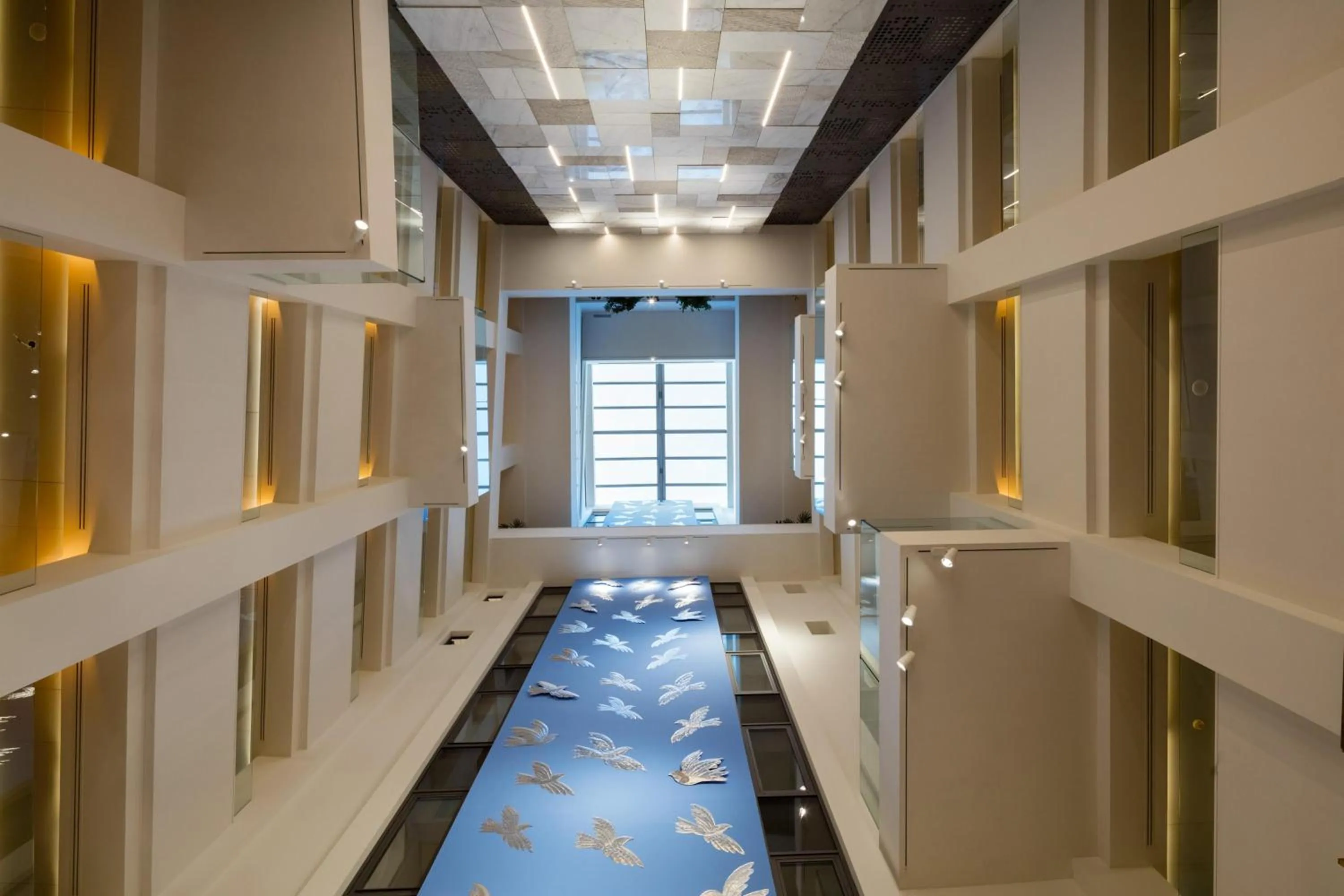 Swimming pool, Bed in Electra Metropolis