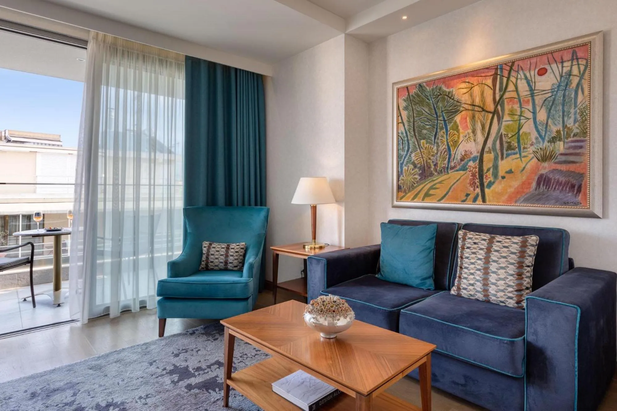 Photo of the whole room in Electra Metropolis