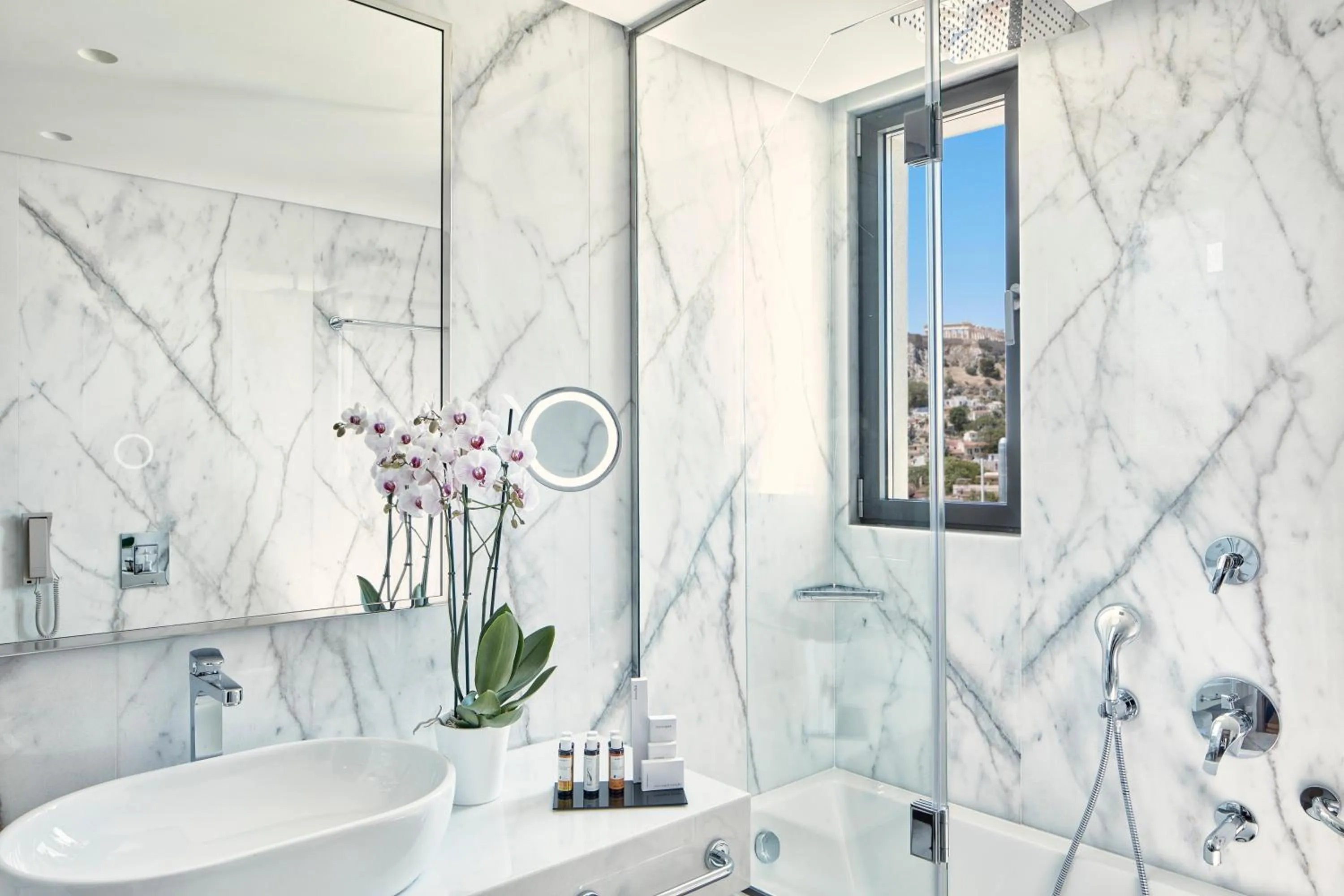 Bathroom in Electra Metropolis