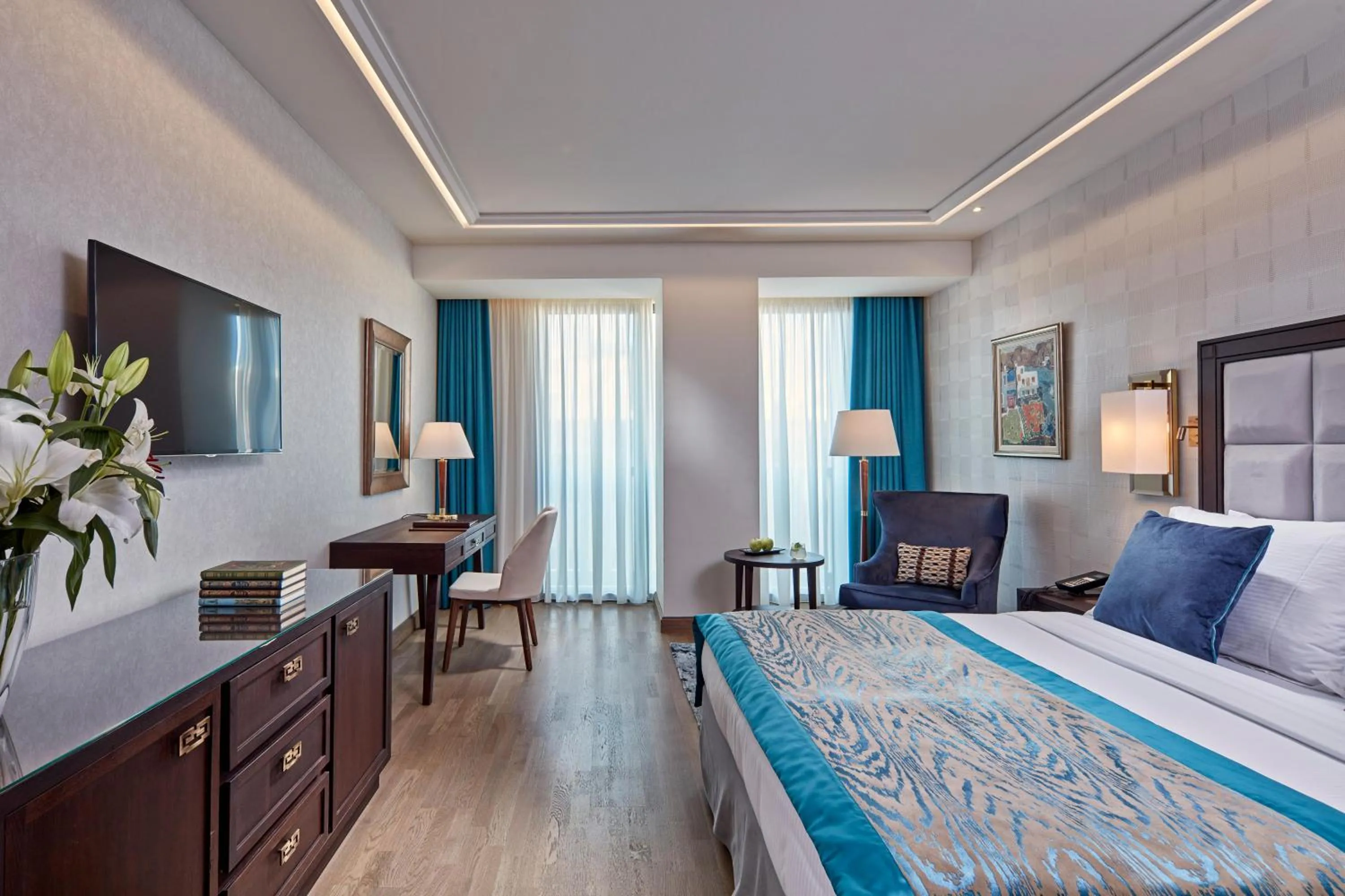 Photo of the whole room, Bed in Electra Metropolis