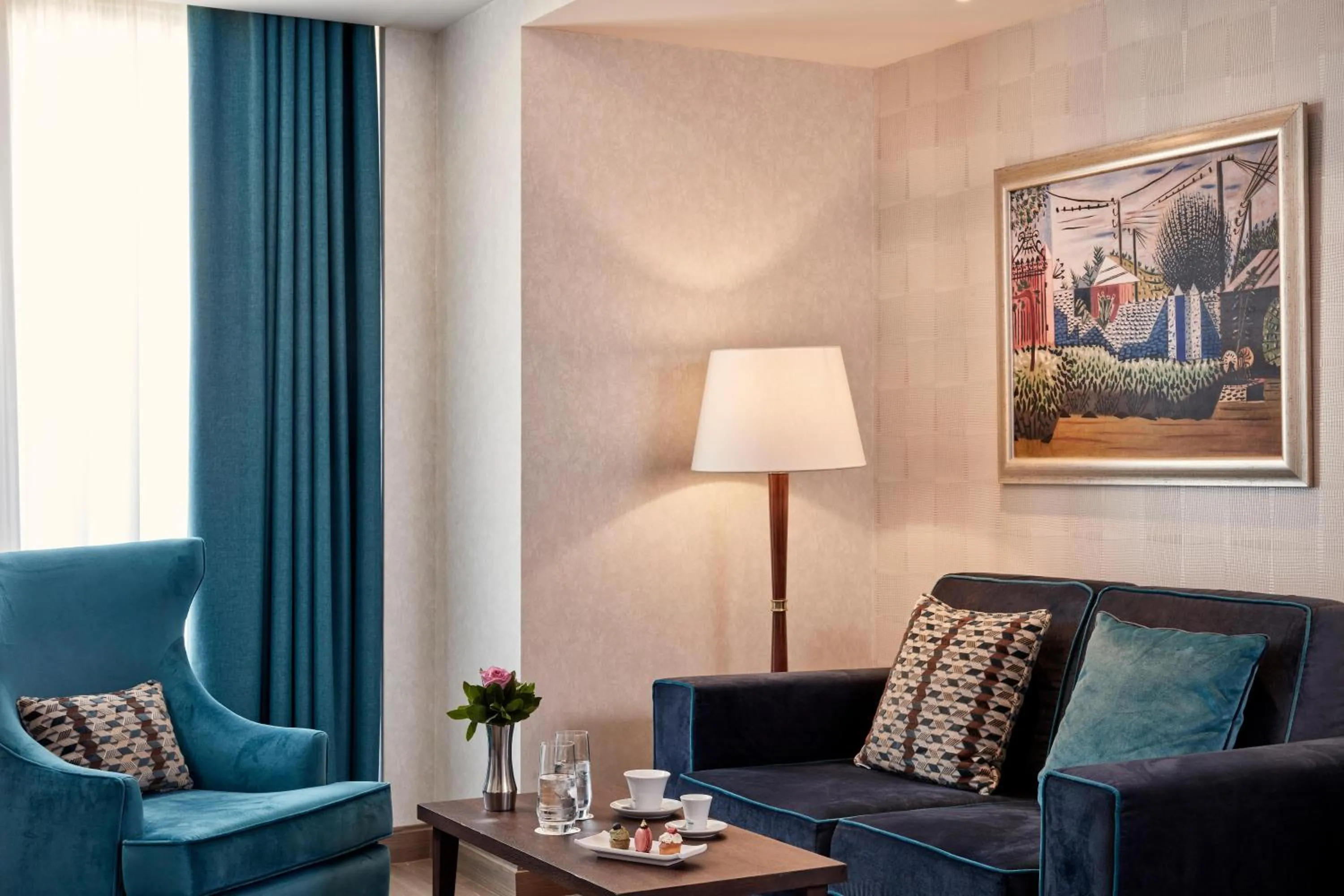 Photo of the whole room in Electra Metropolis