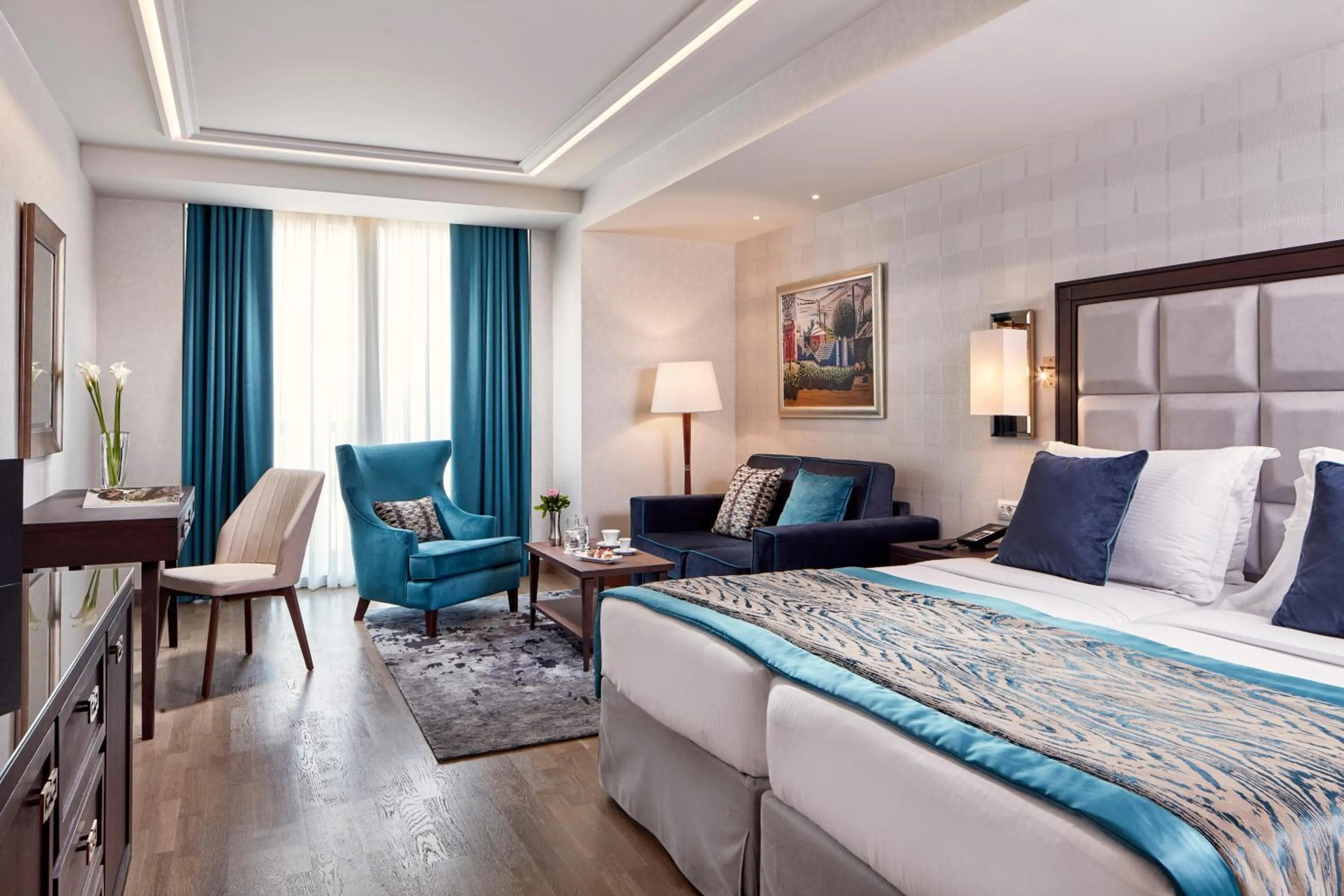 Photo of the whole room, Bed in Electra Metropolis