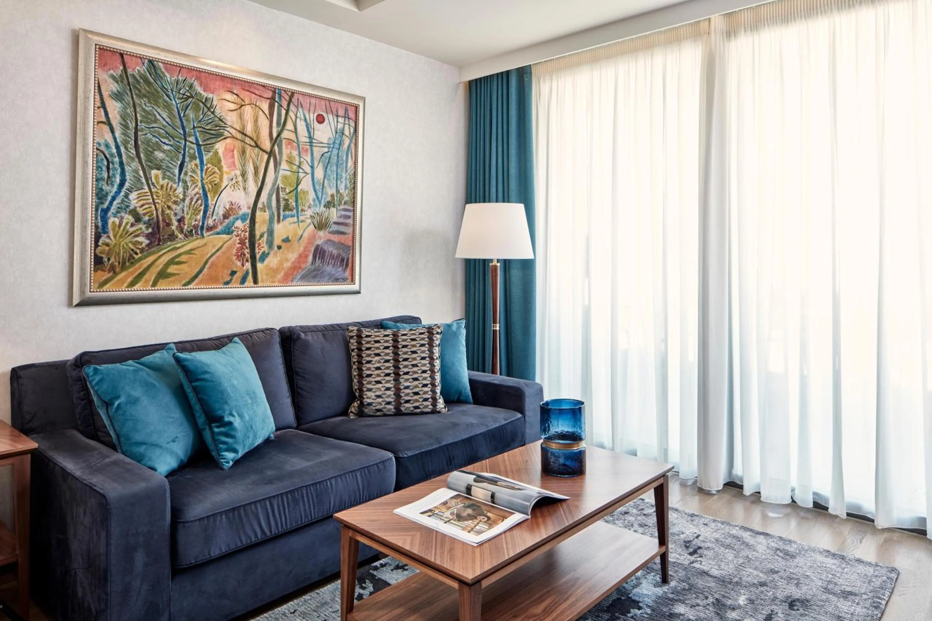 Photo of the whole room in Electra Metropolis