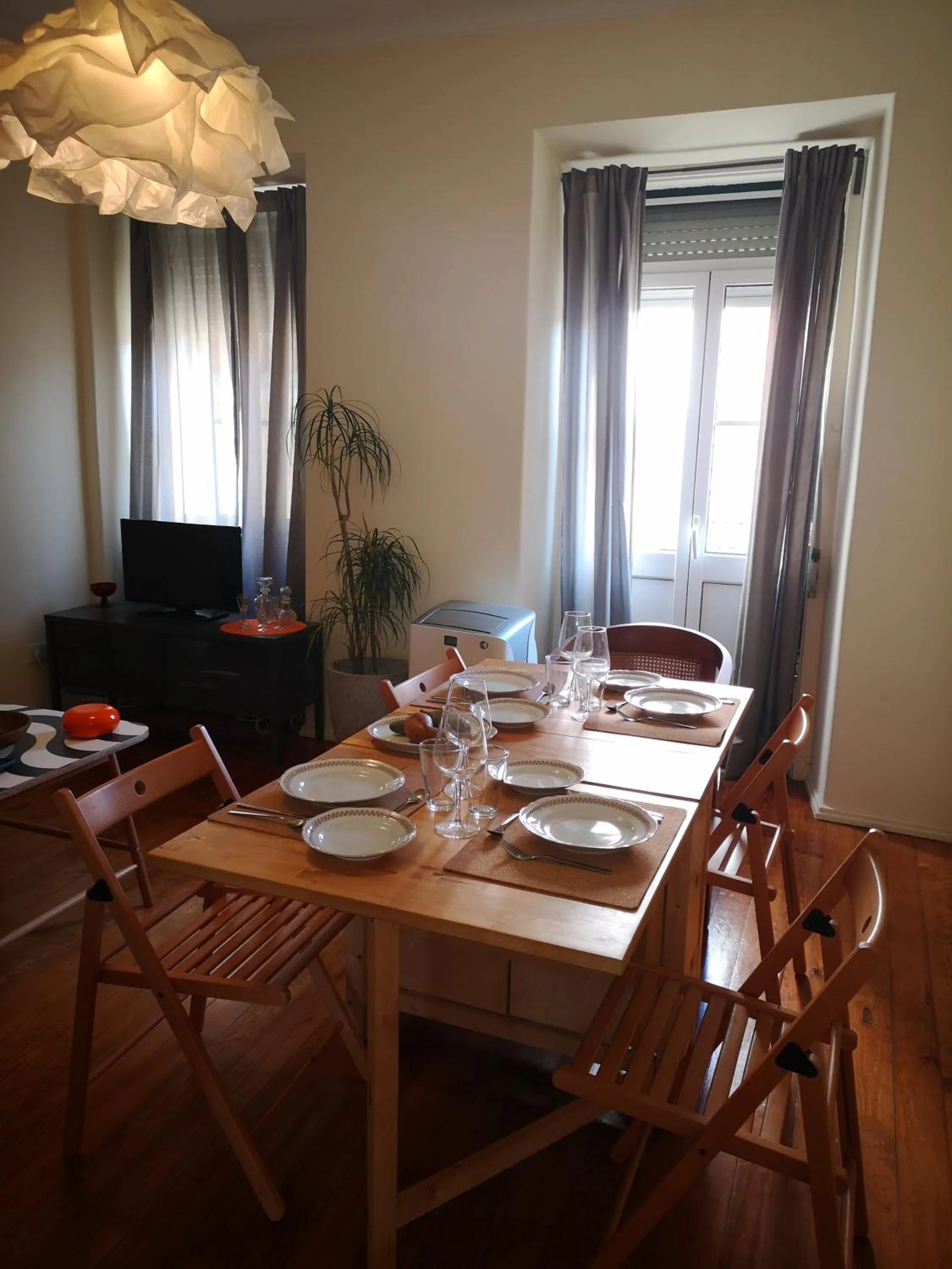 Communal lounge/ TV room in Cardal Apartment
