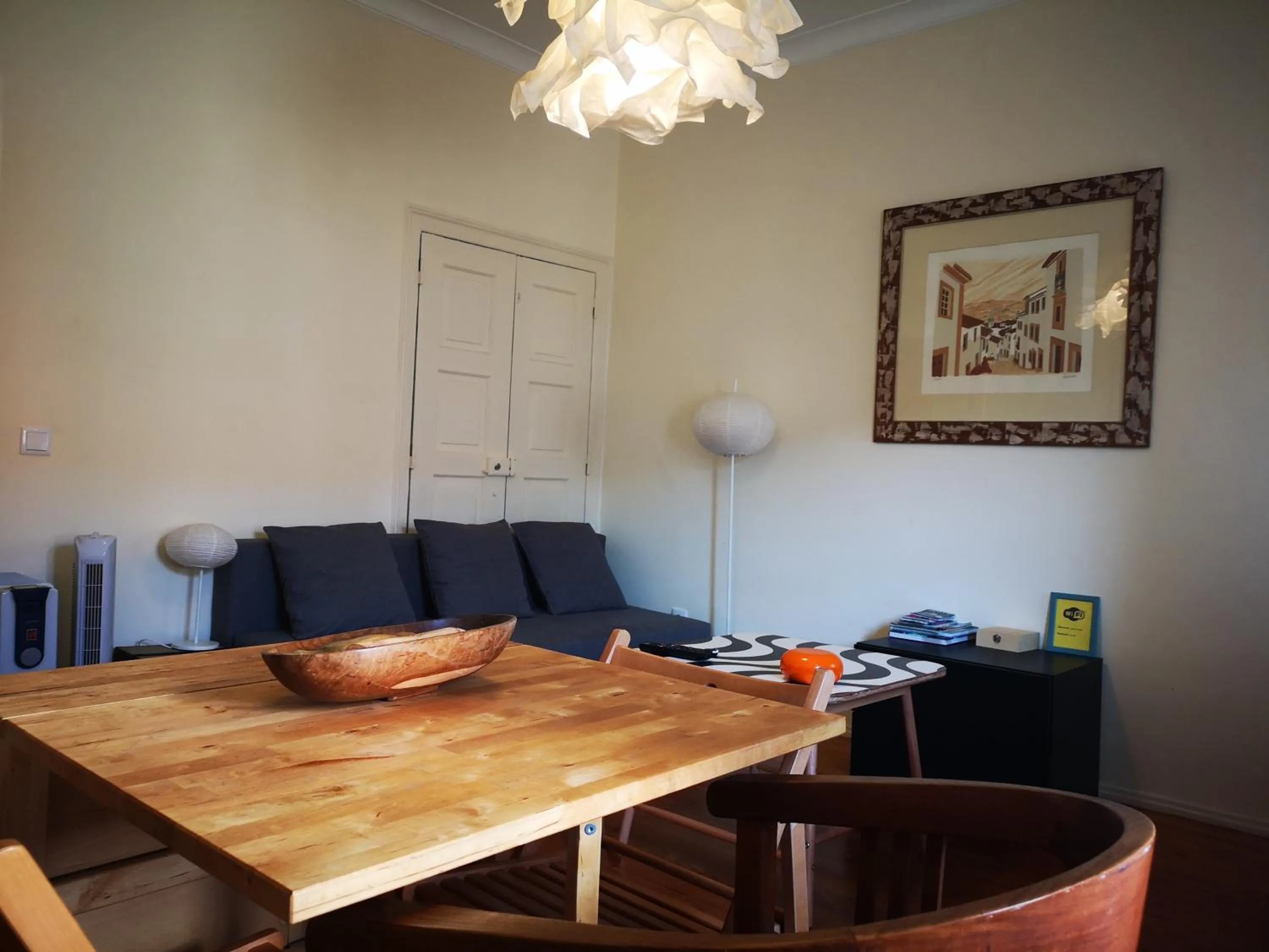 Communal lounge/ TV room in Cardal Apartment