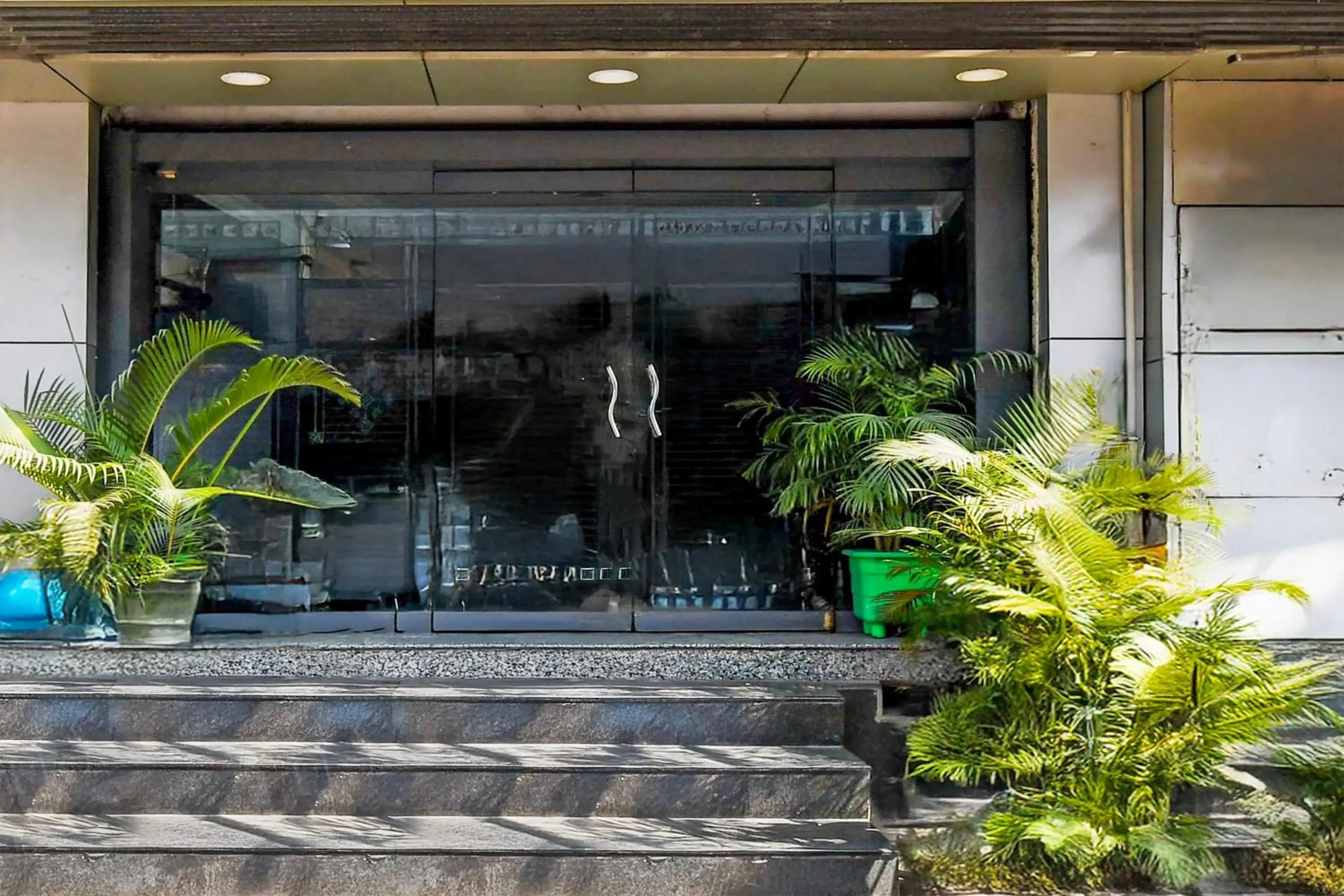 Facade/entrance in Hotel O Raipur Railway Station Formerly Hotel Okasu